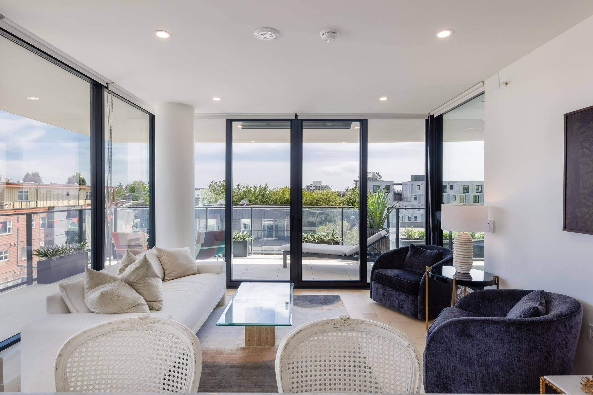 North Vancouver, BC V7L 0J8,135 E 13th ST #302