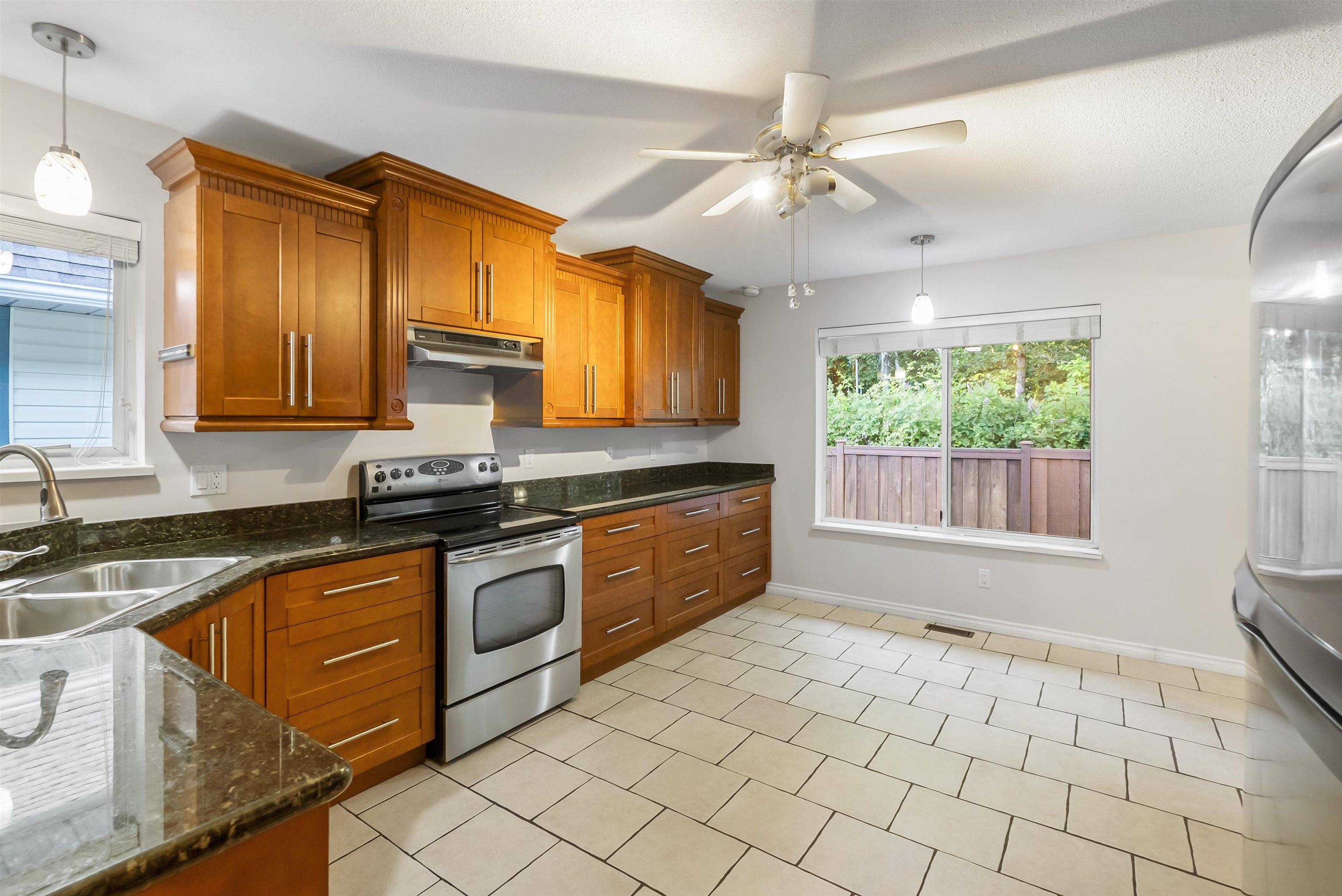 Surrey, BC V3T 4P6,10172 141 ST #115