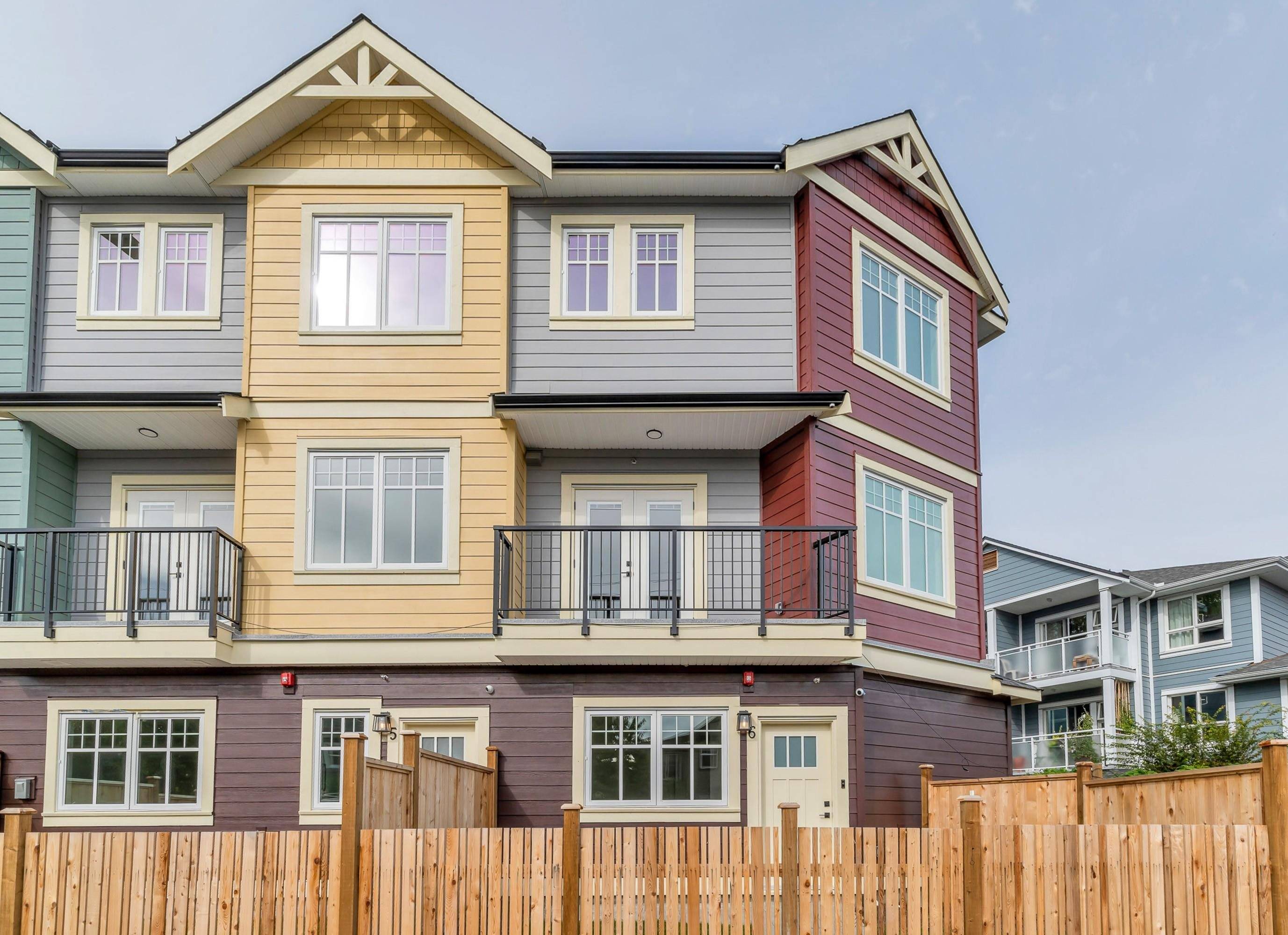 Ladner, BC V4K 1V2,4829 48 AVE #5