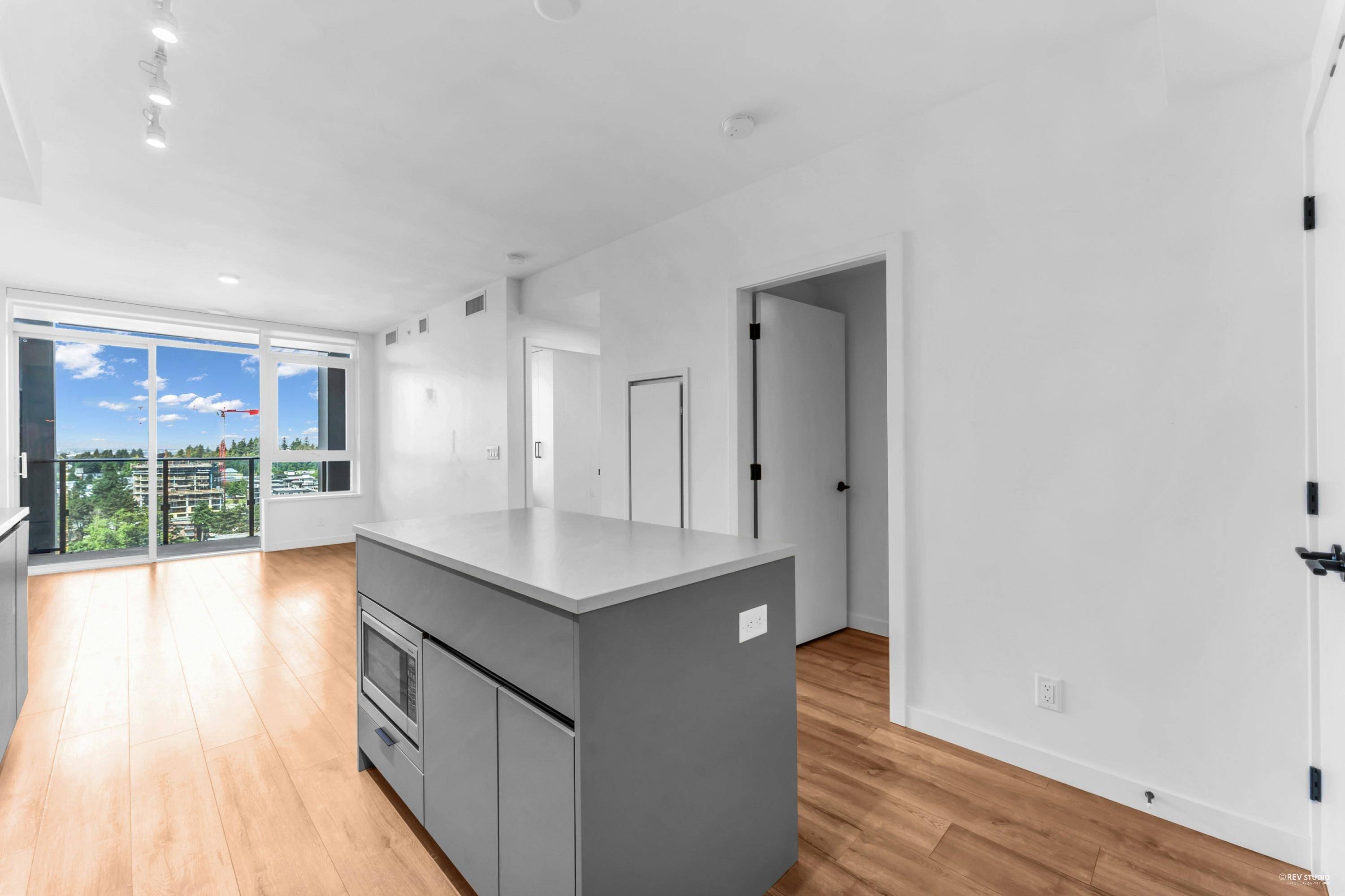 Surrey, BC V3T 0S7,10448 University DR #1712