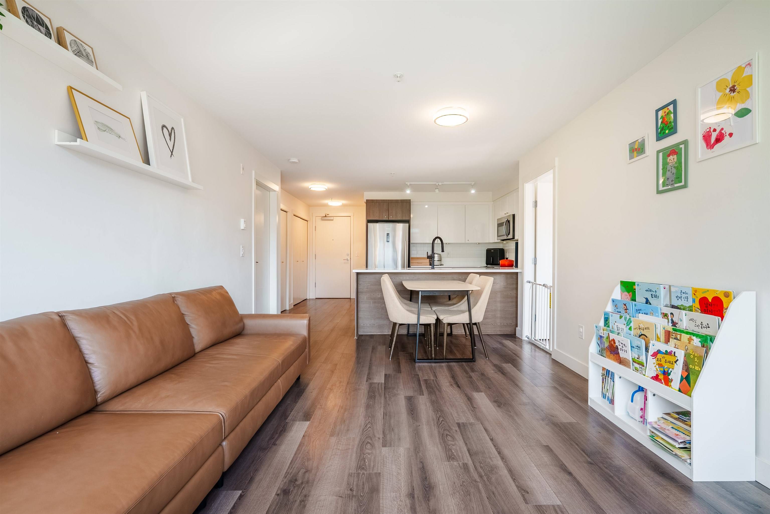 Port Moody, BC V3H 0J3,2525 Clarke ST #418
