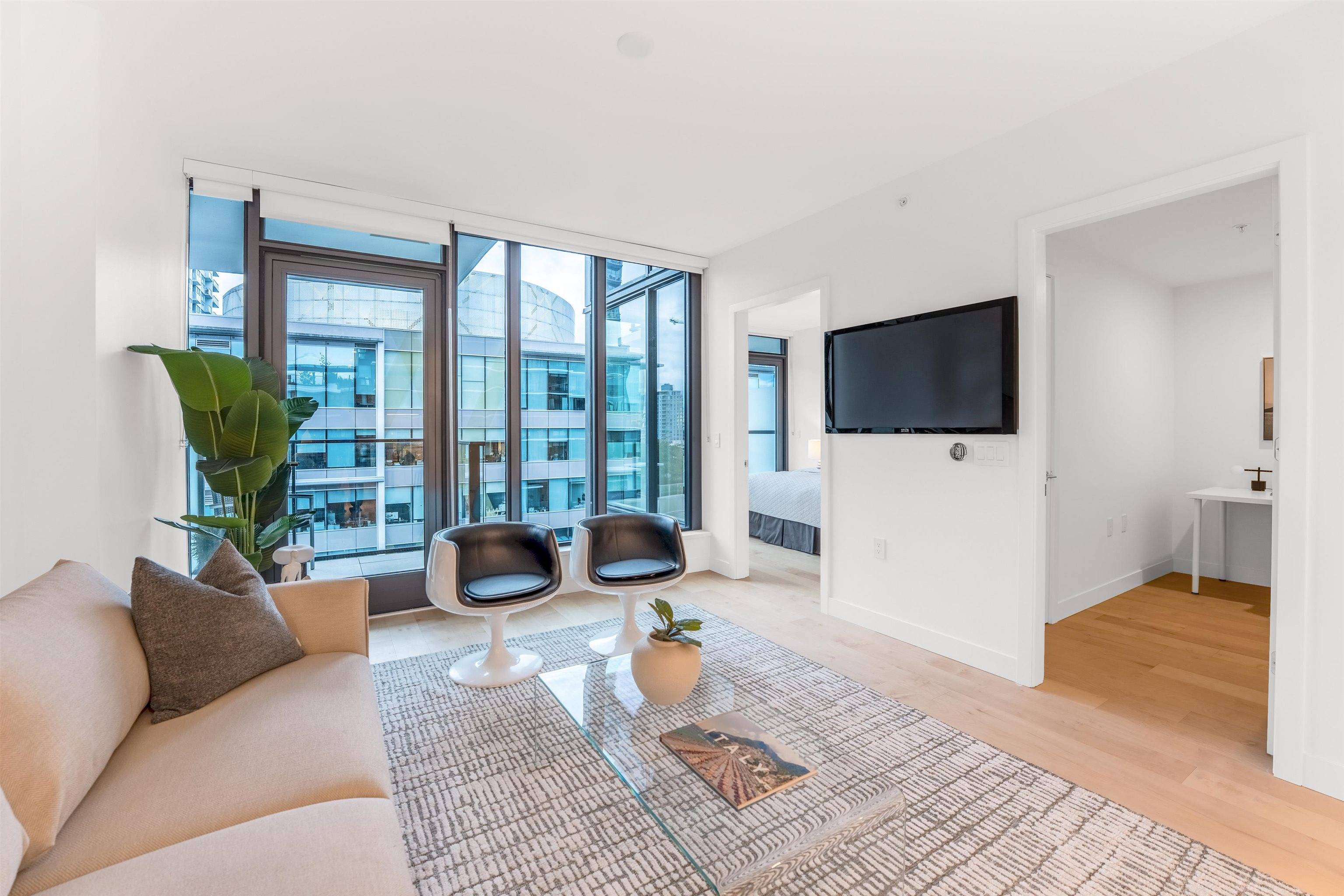 North Vancouver, BC V7L 0J8,135 E 13th ST #514