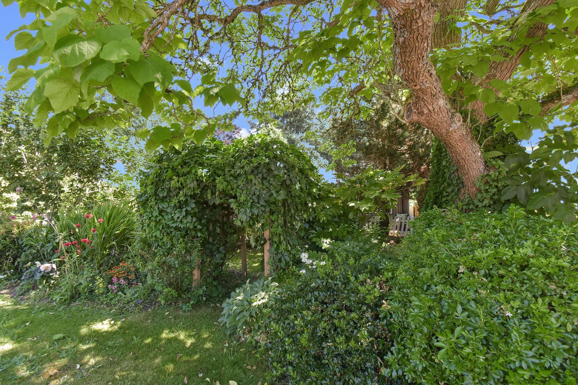 White Rock, BC V4B 4Y5,1510 Stevens ST