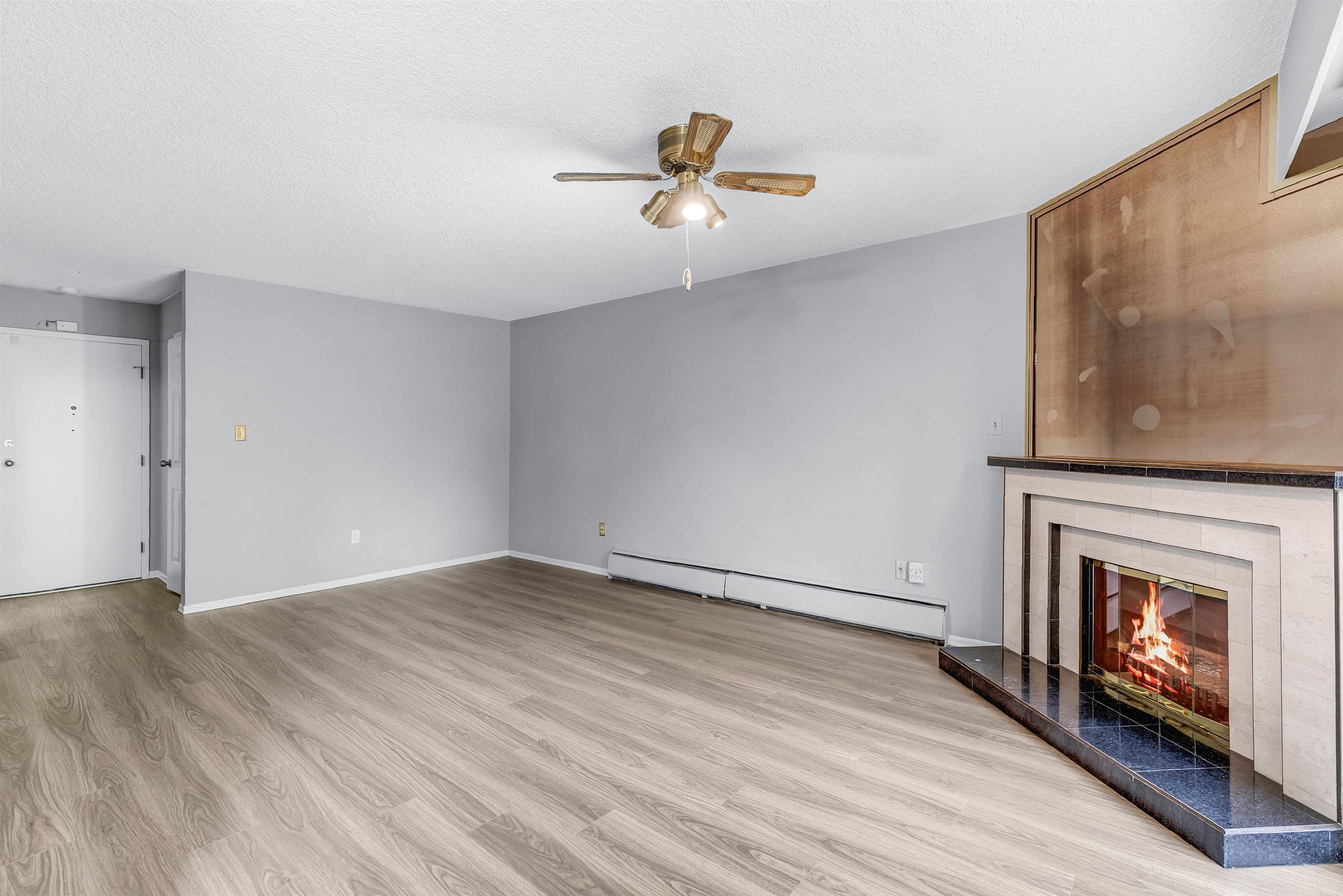 Burnaby, BC V3N 4K1,3901 Carrigan CT #217