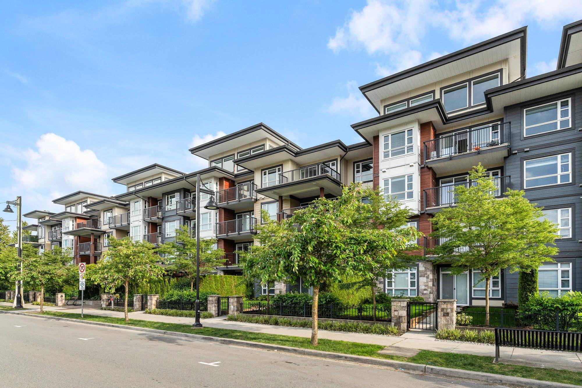 Maple Ridge, BC V2X 3Y8,22562 121 AVE #208