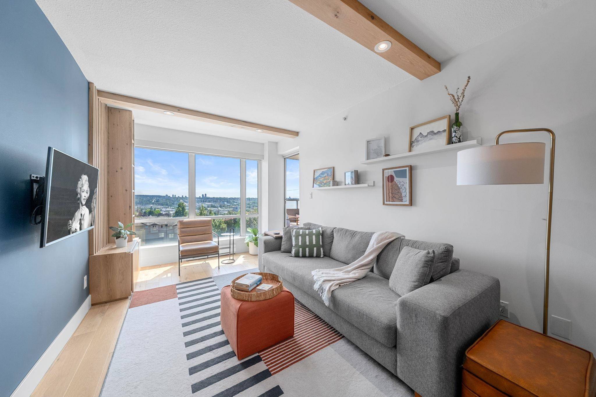 Burnaby, BC V5C 6V2,3811 Hastings ST #404