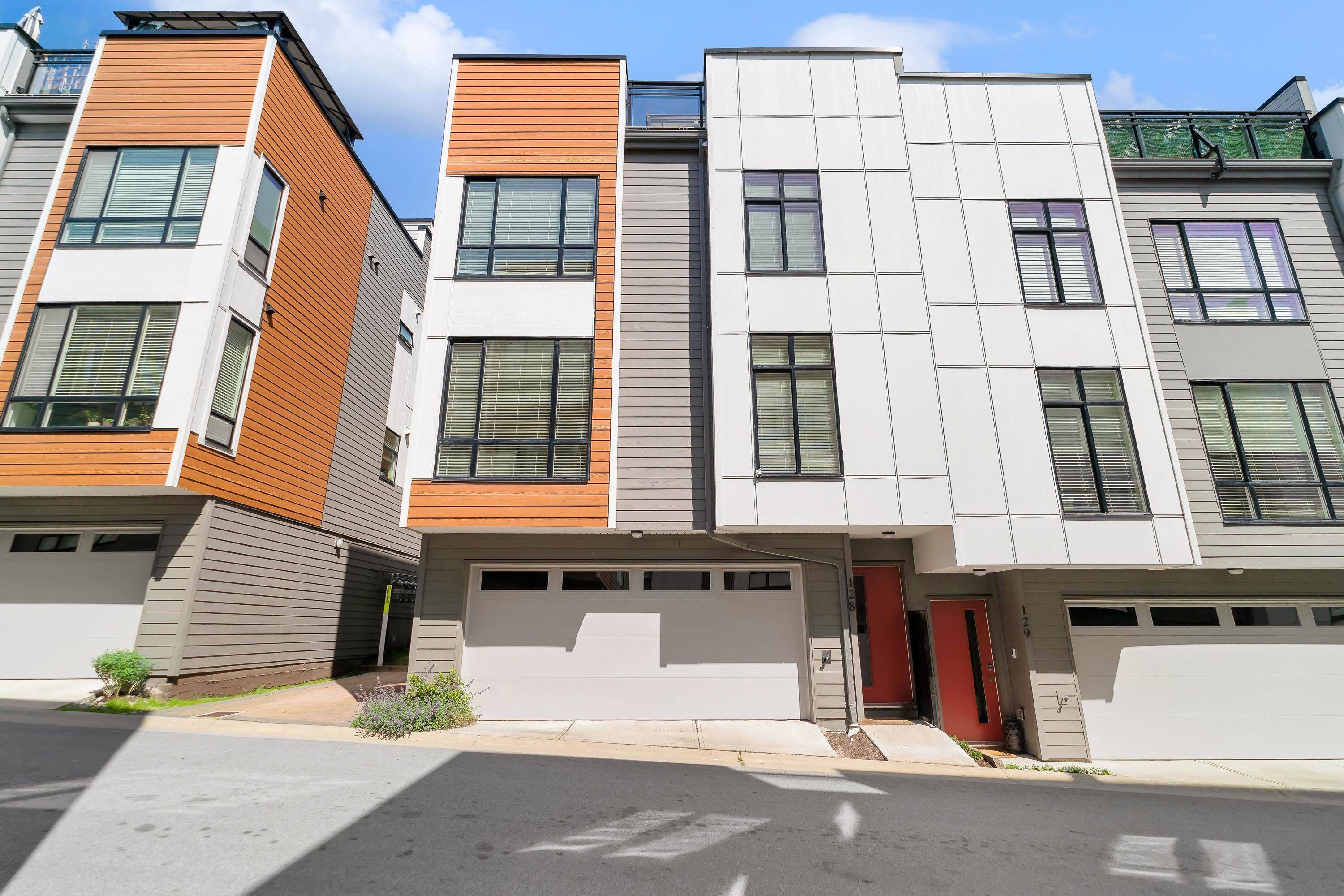 Surrey, BC V3Z 0Z1,16433 19 AVE #128