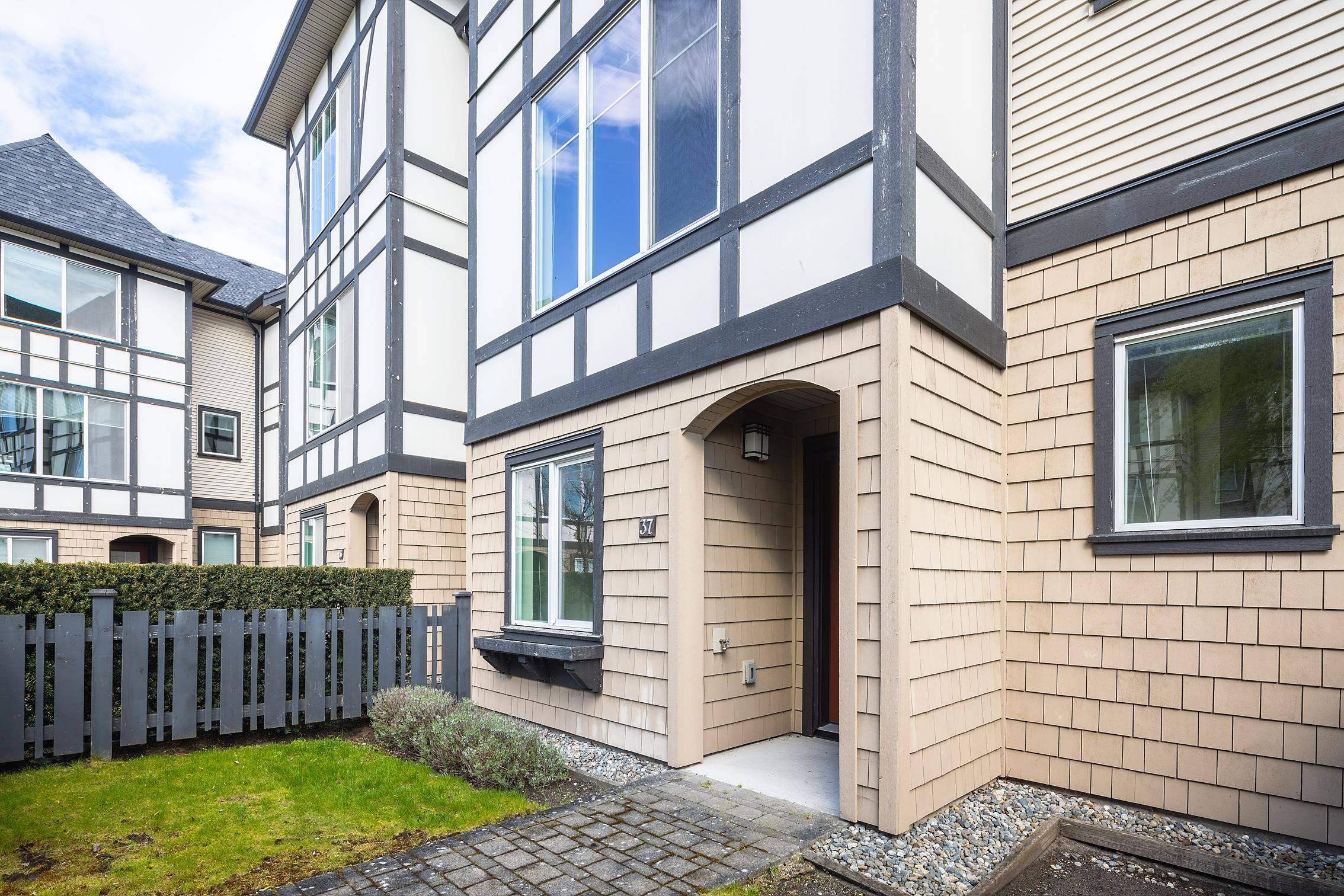 Richmond, BC V6X 0M4,9728 Alexandra RD #37