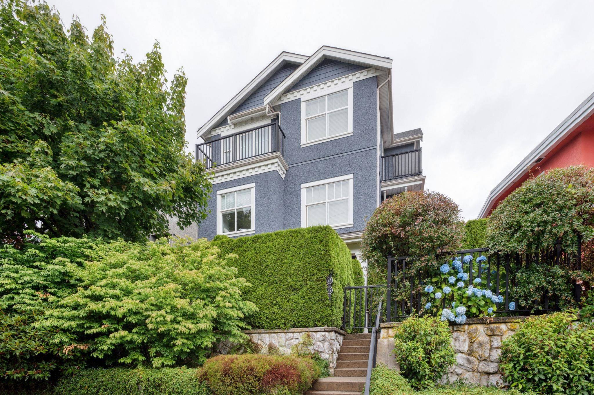 Vancouver, BC V5T 2K2,49 E 13th AVE