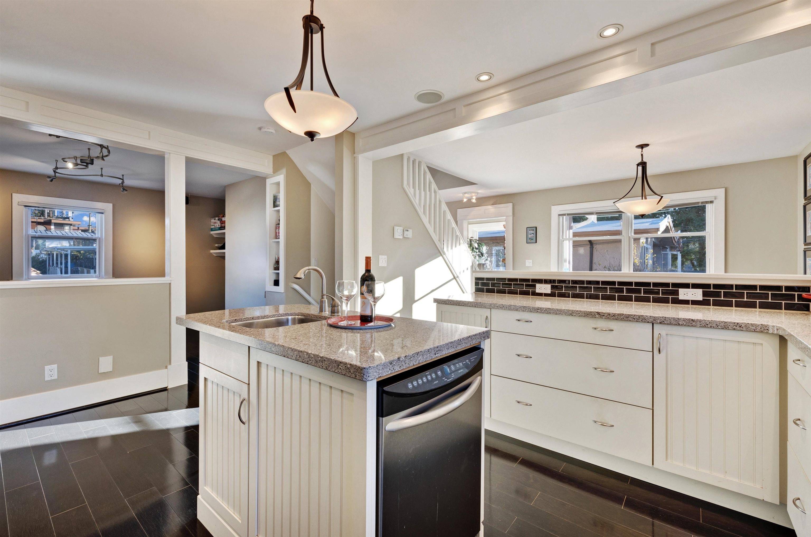 Coquitlam, BC V3J 5J7,805 Longlac ST