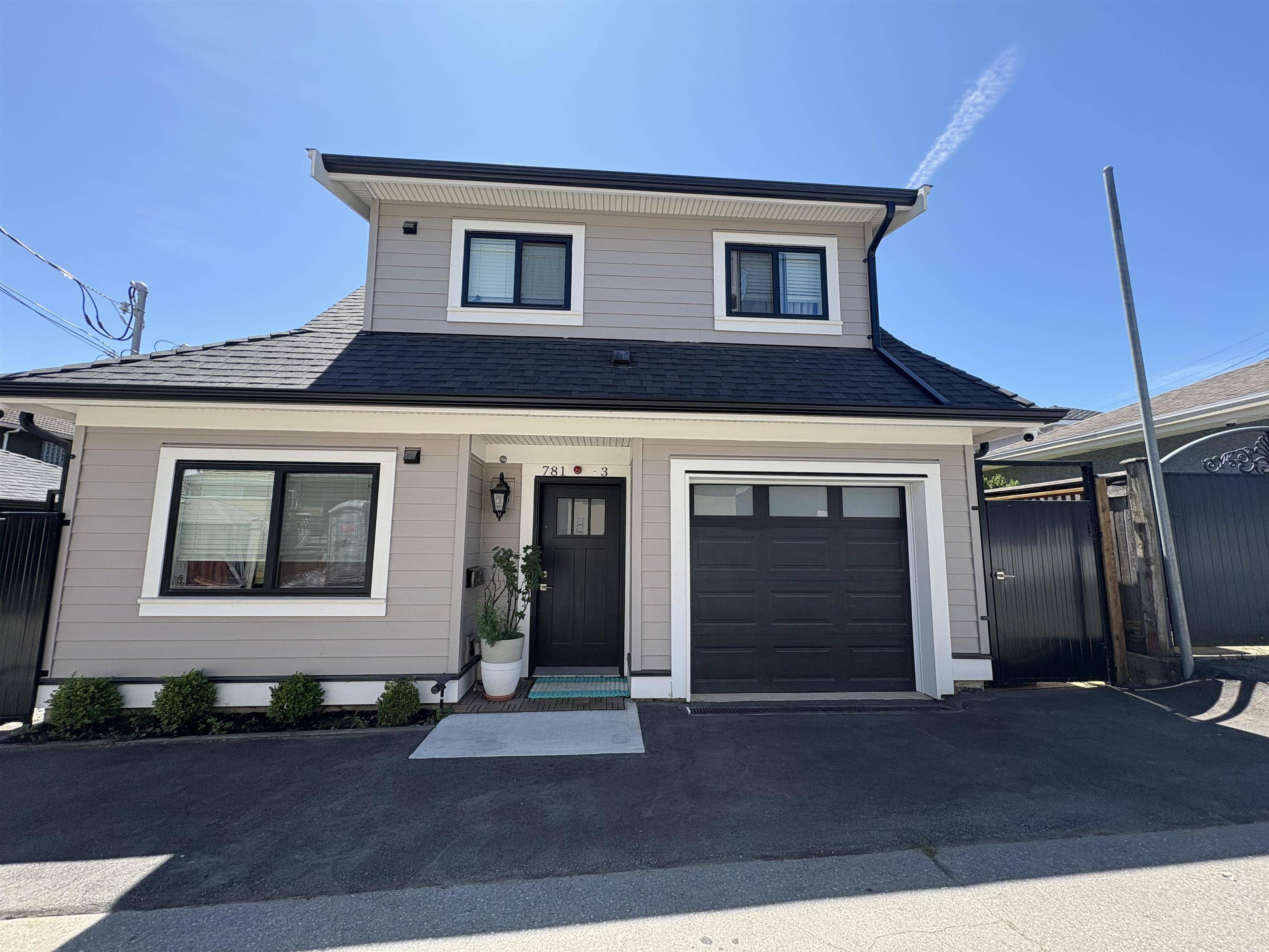 Vancouver, BC V6P 2B6,781 W 61st AVE