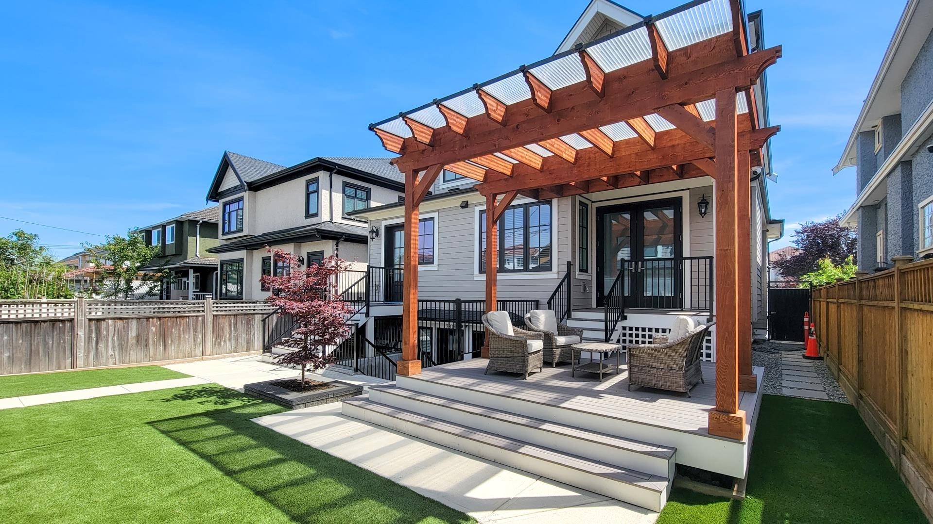 Vancouver, BC V6P 2B6,781 W 61st AVE