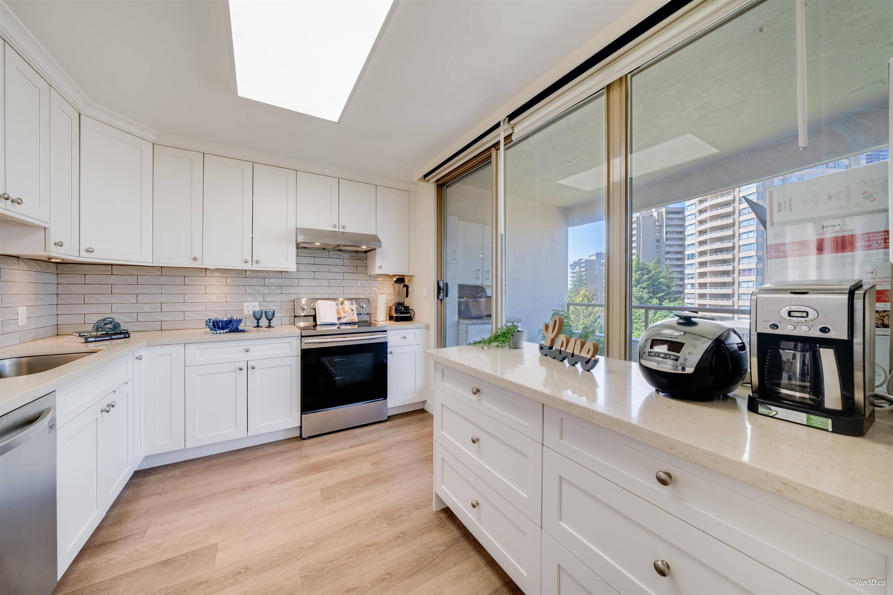Burnaby, BC V5H 4P6,4830 Bennett ST #600
