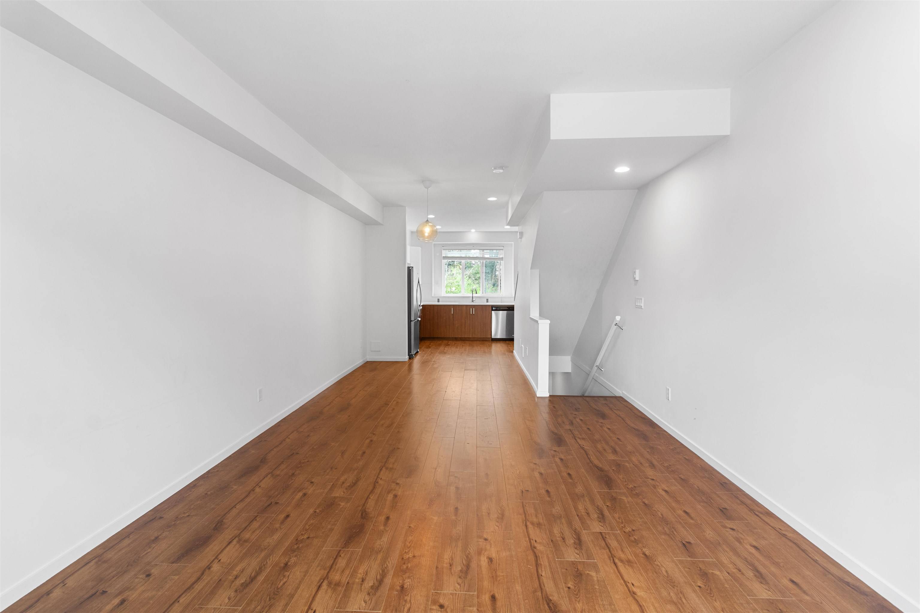 Surrey, BC V3X 0H2,5858 142 ST #106