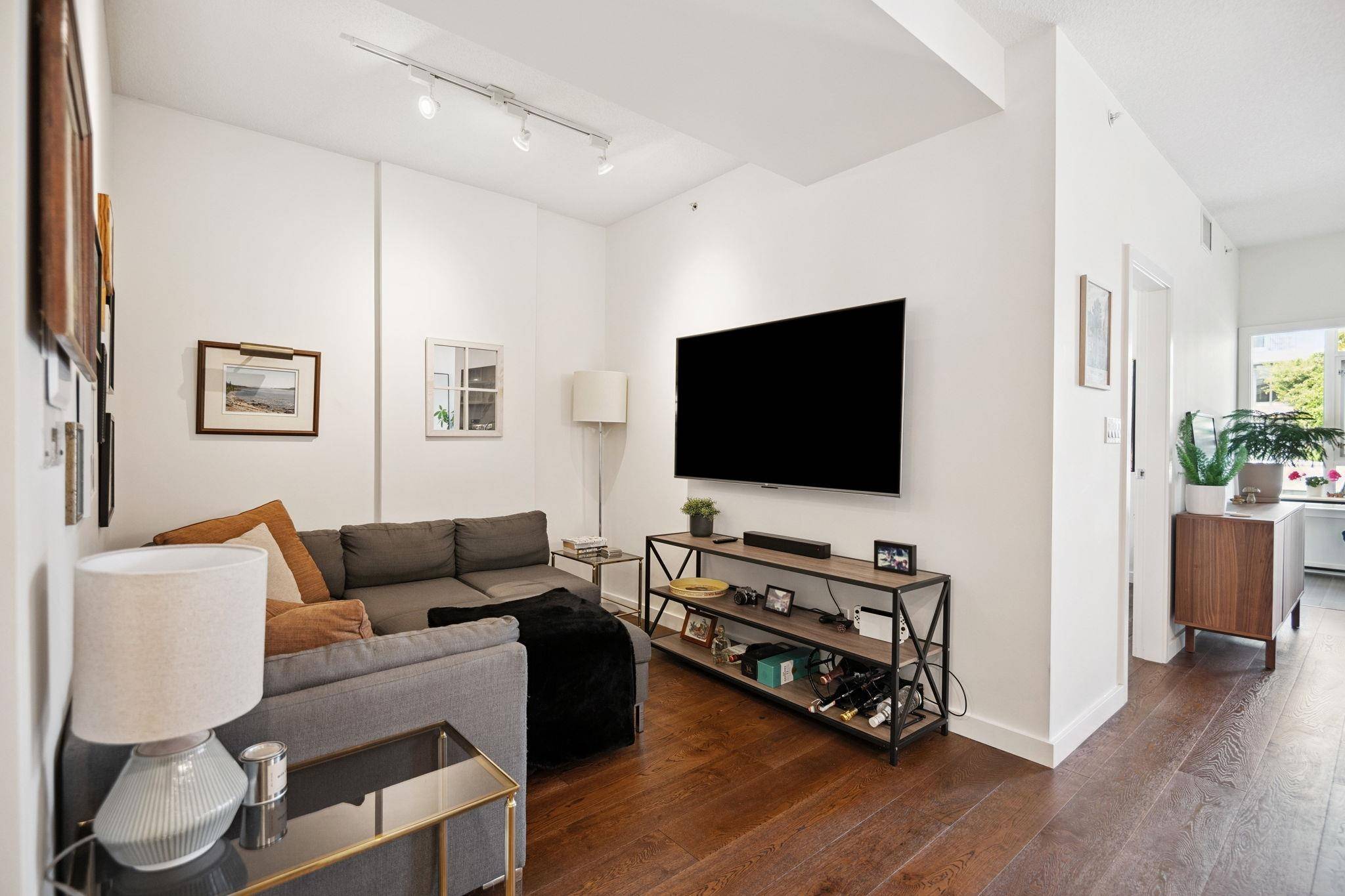 Vancouver, BC V6J 0E1,2507 Maple ST #803