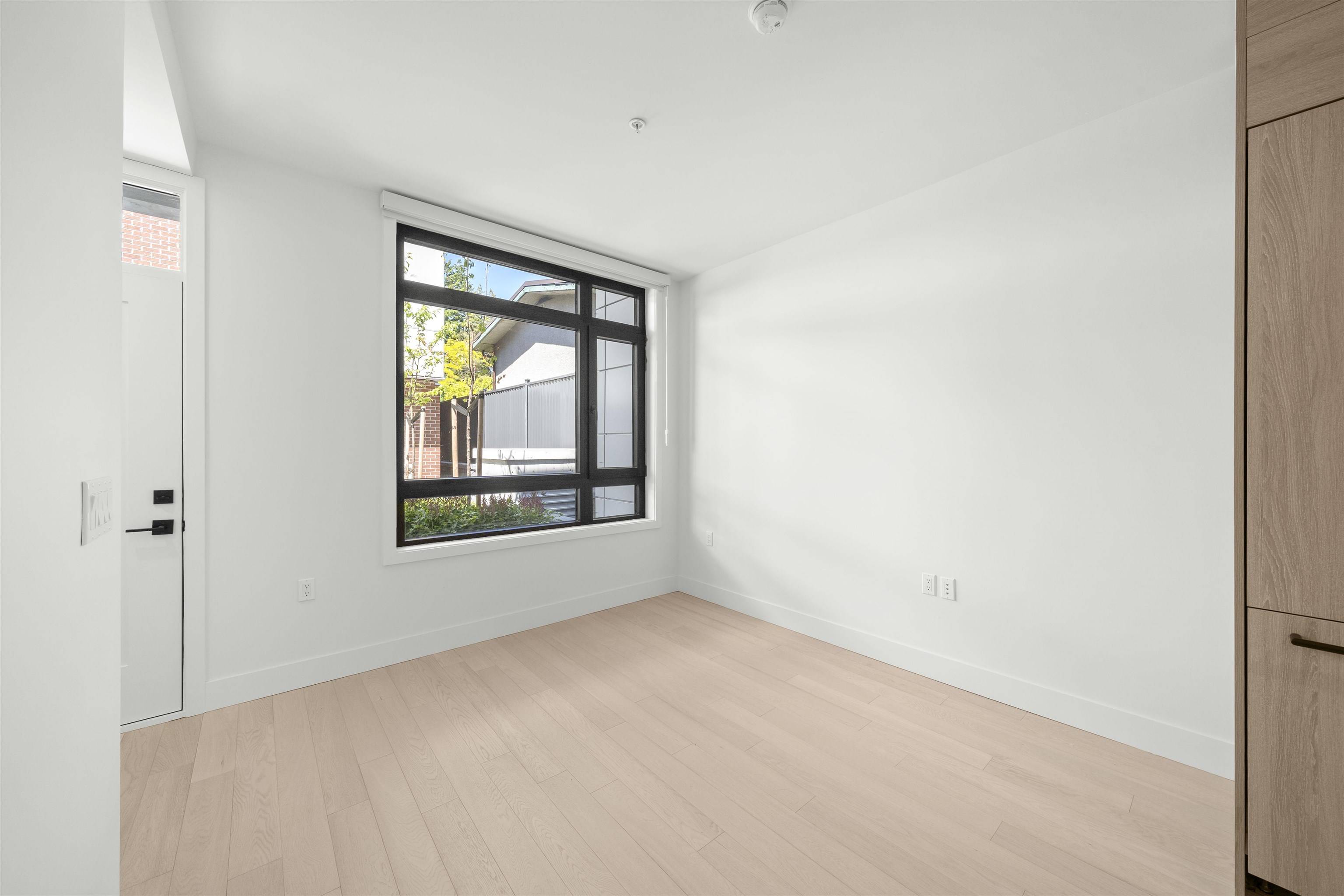 Vancouver, BC V6M 2W4,6272 Oak ST