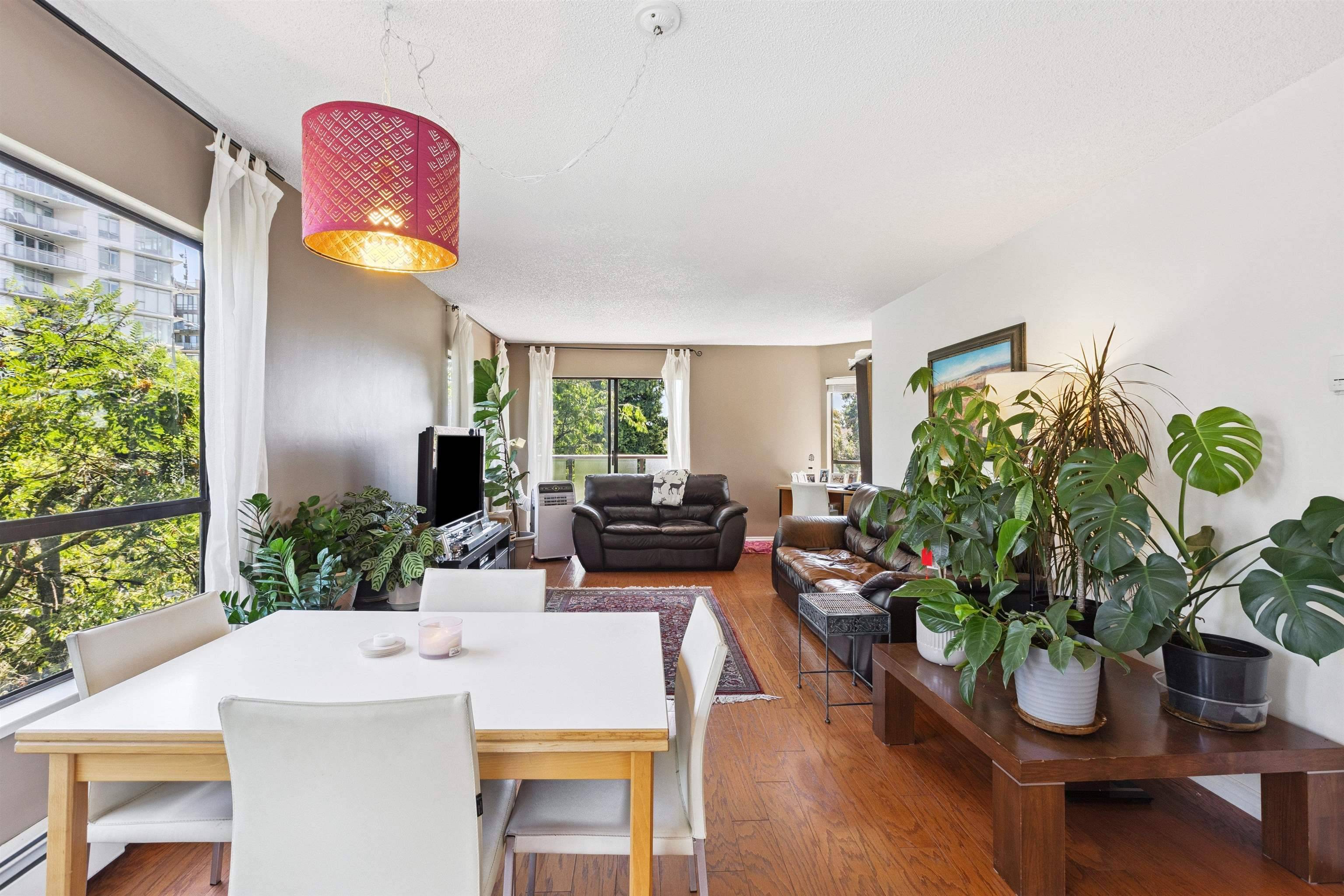 North Vancouver, BC V7M 1C6,210 W 2nd ST #221