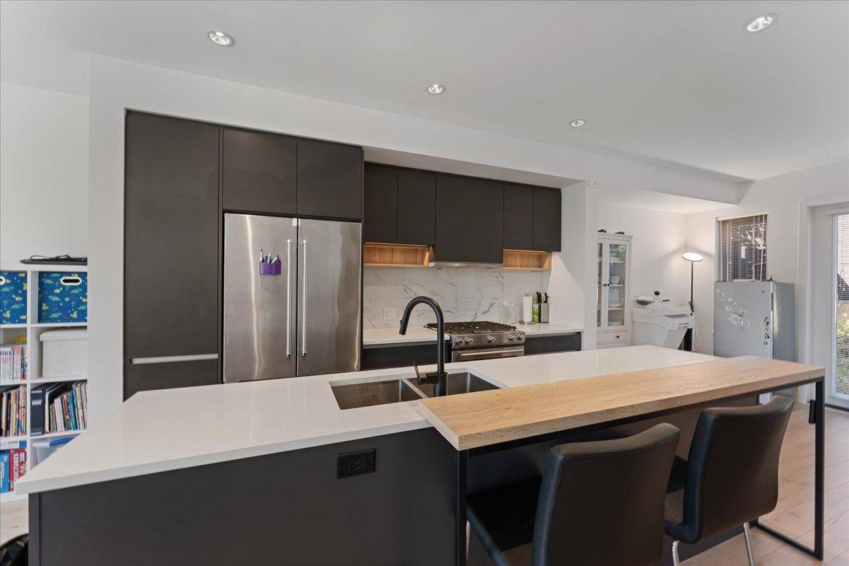 Coquitlam, BC V3B 0R3,1228 Hudson ST #19