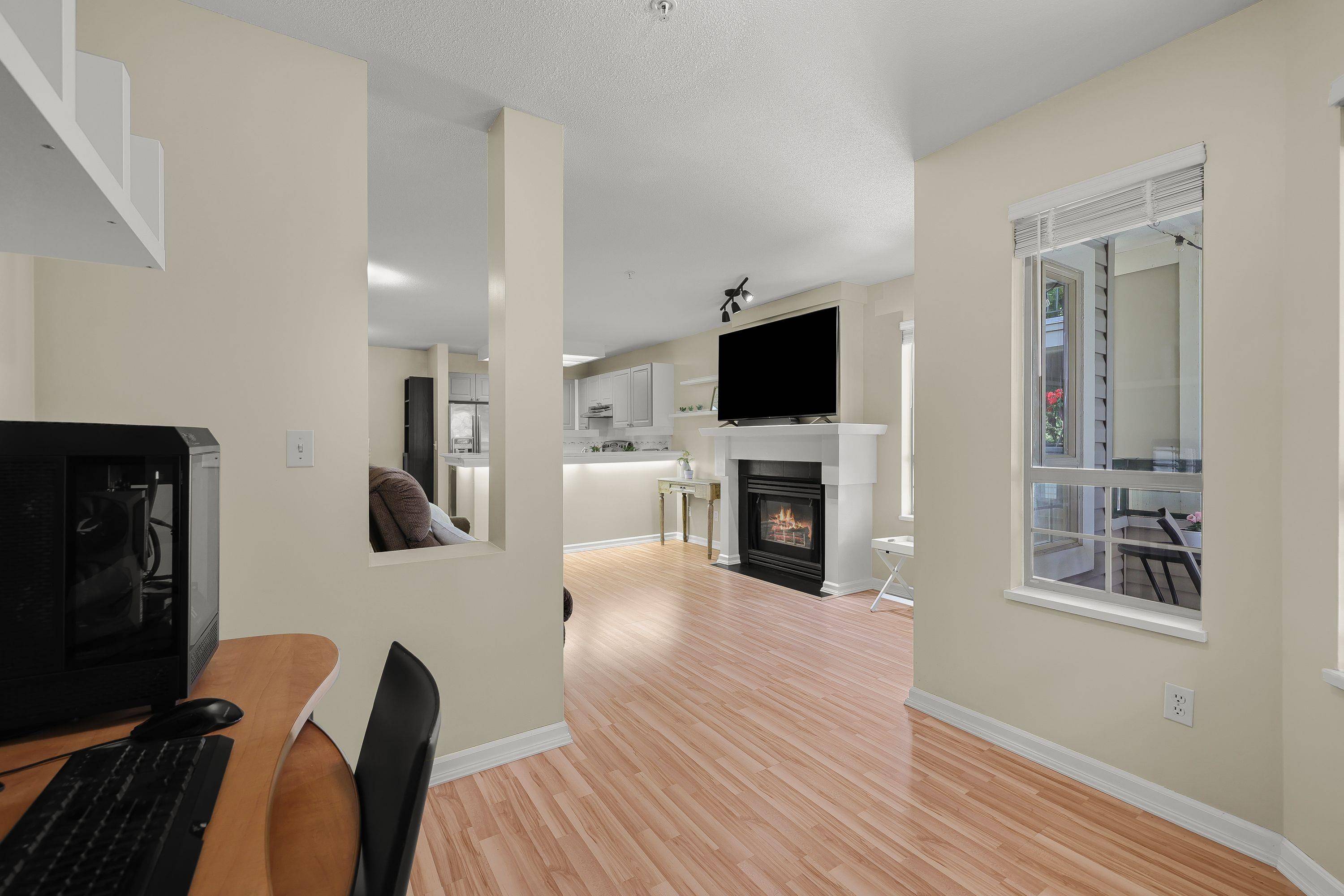 Langley, BC V3A 8L2,22025 48 AVE #210