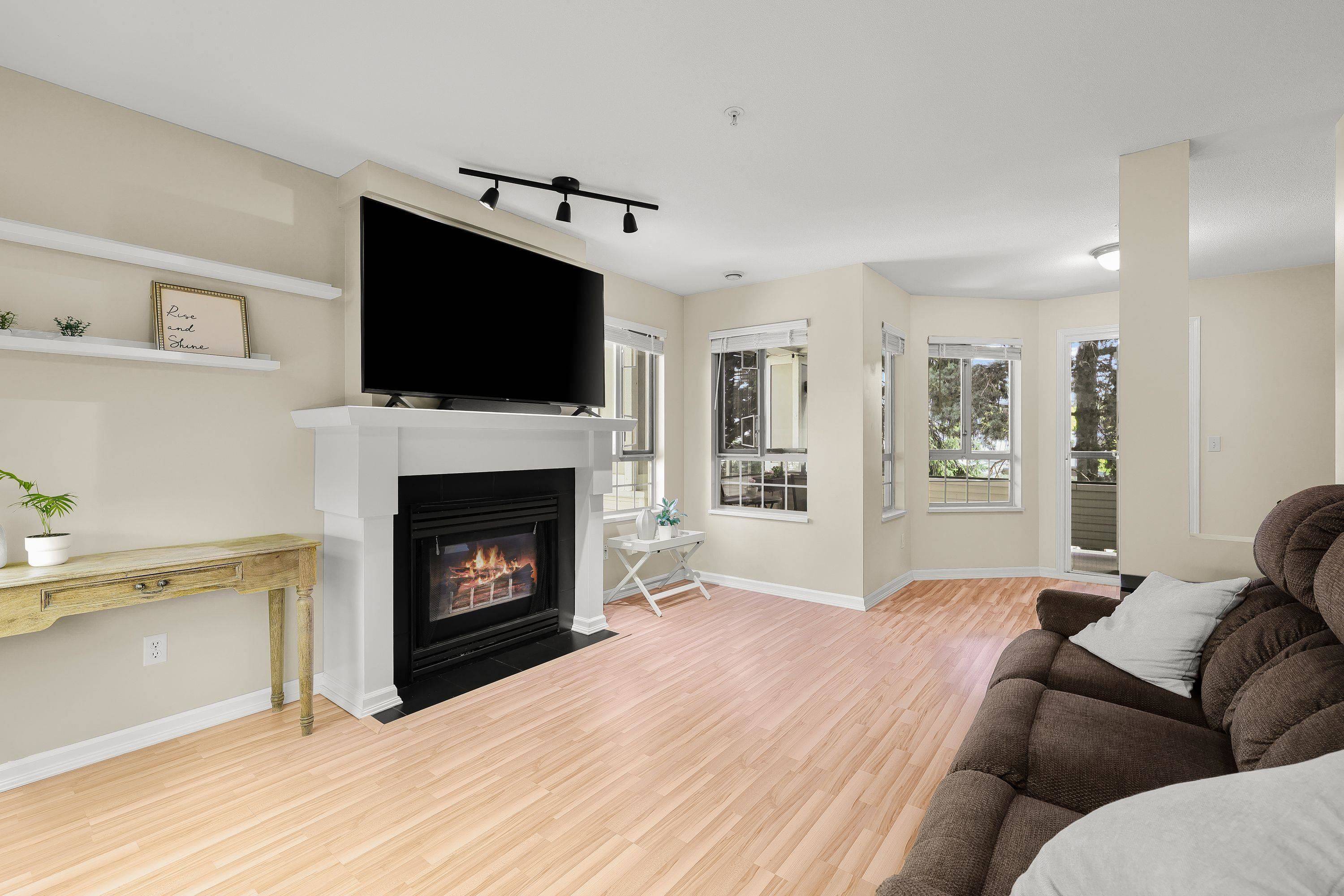 Langley, BC V3A 8L2,22025 48 AVE #210