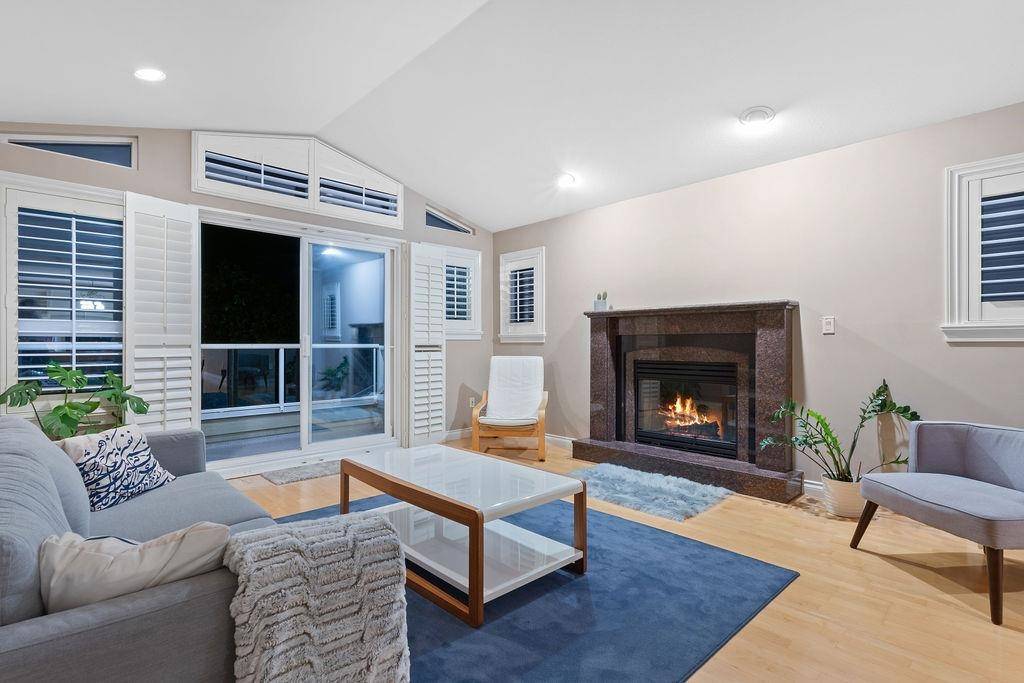 West Vancouver, BC V7V 1L5,2517 Marine DR