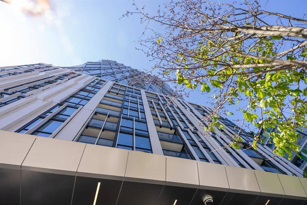 Vancouver, BC V6B 0S3,1111 Richards ST #1206