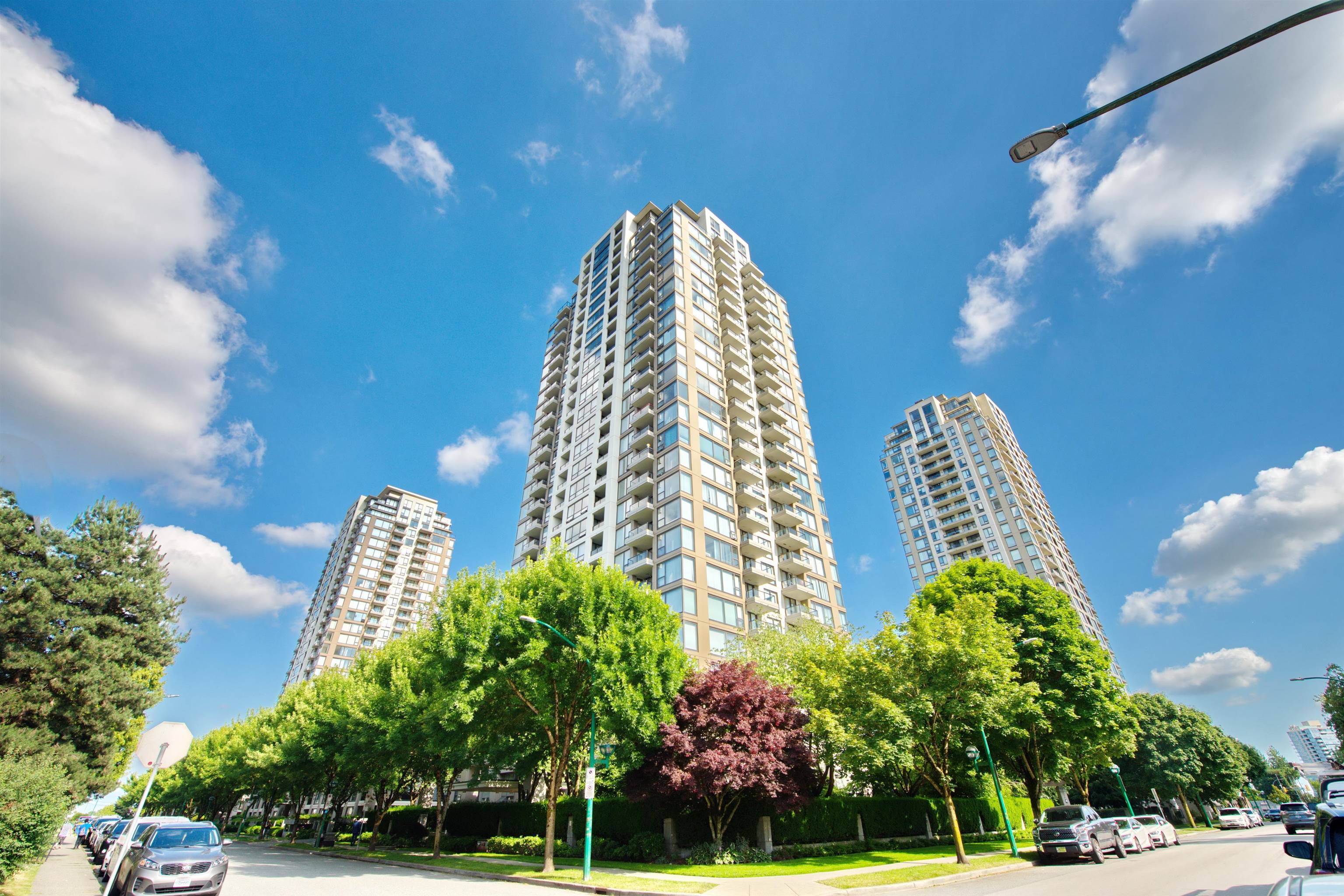 Burnaby, BC V5E 0A1,7108 Collier ST #2802