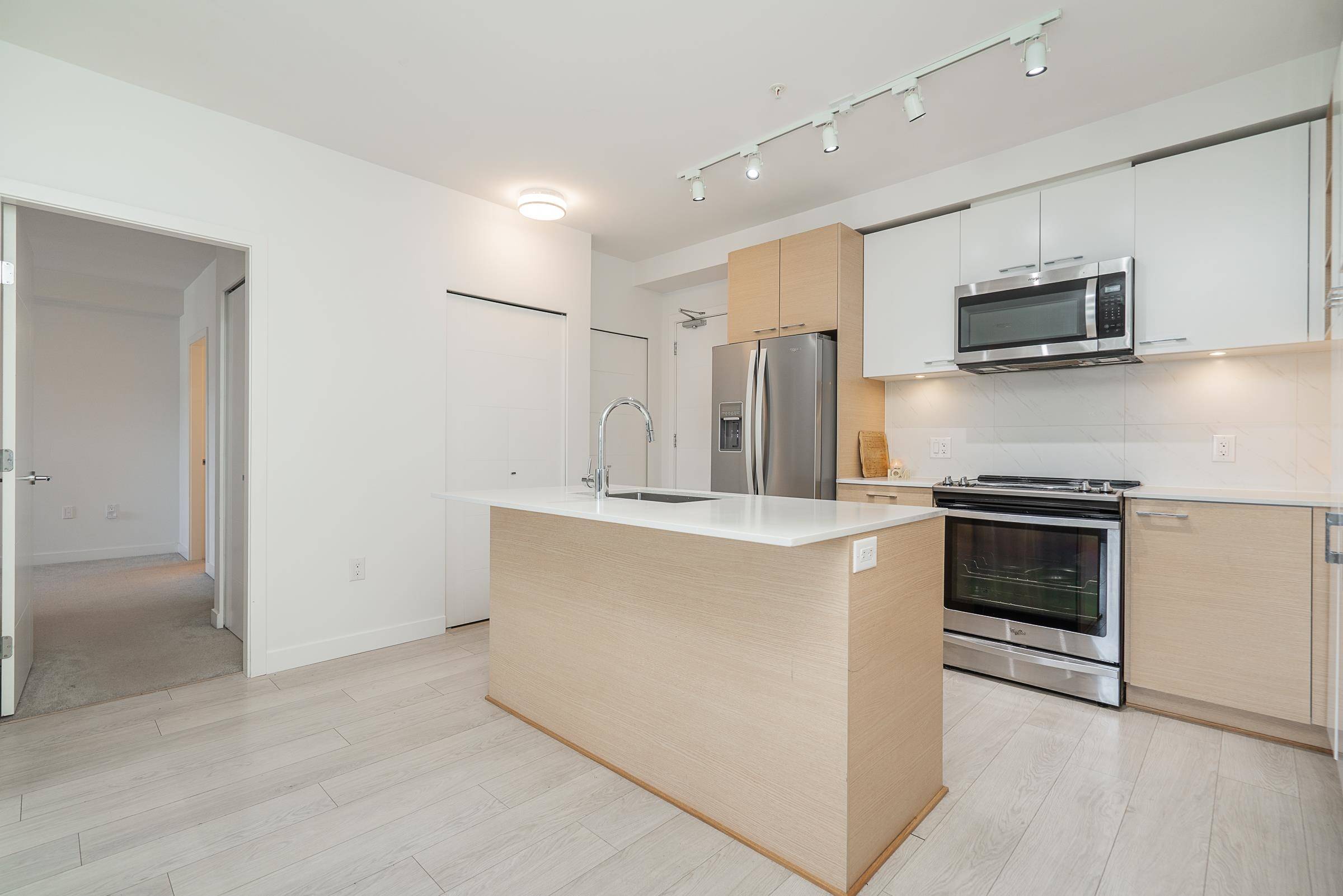 Surrey, BC V3T 0M9,13963 105 BLVD #508