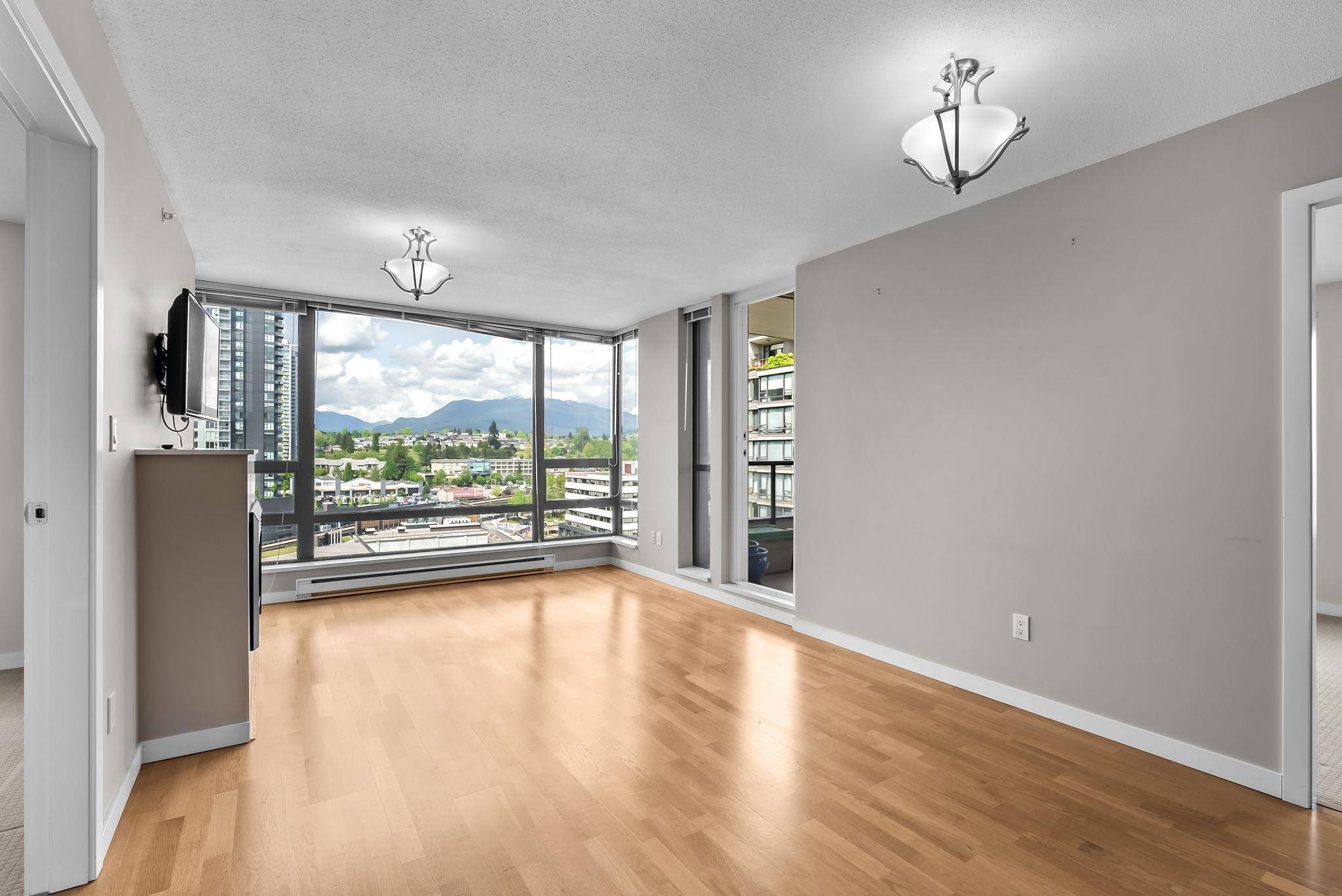 Burnaby, BC V5C 0A1,4178 Dawson ST #1608
