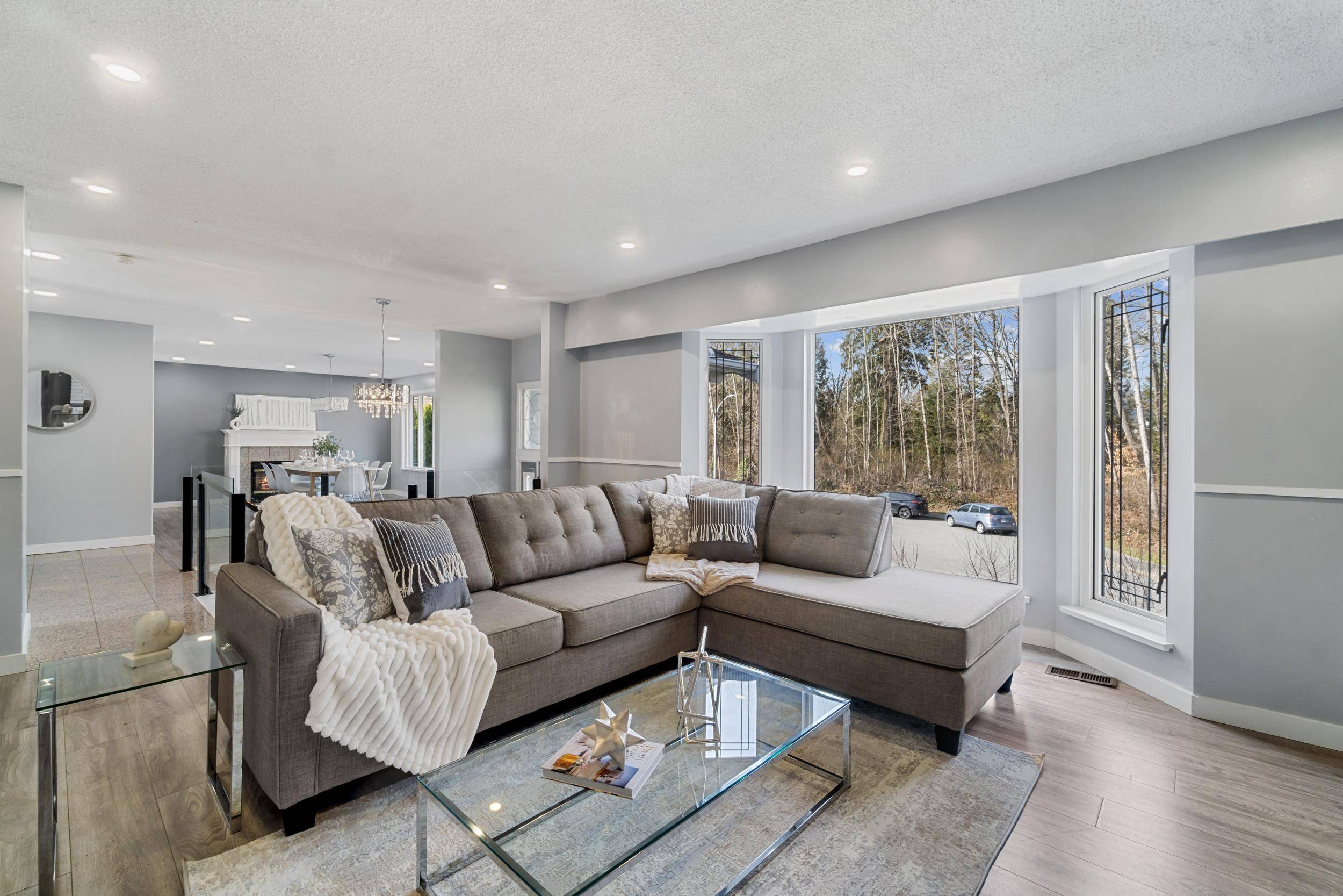 Burnaby, BC V3N 4E8,9152 Klenner DR