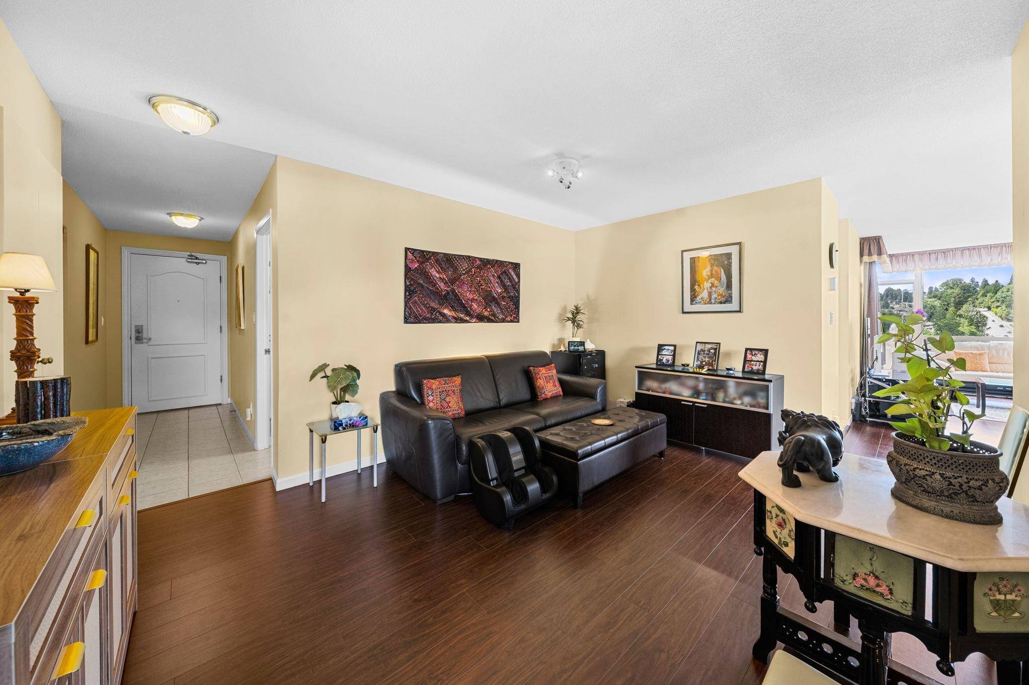 North Vancouver, BC V7J 3T5,1327 E Keith RD #1106