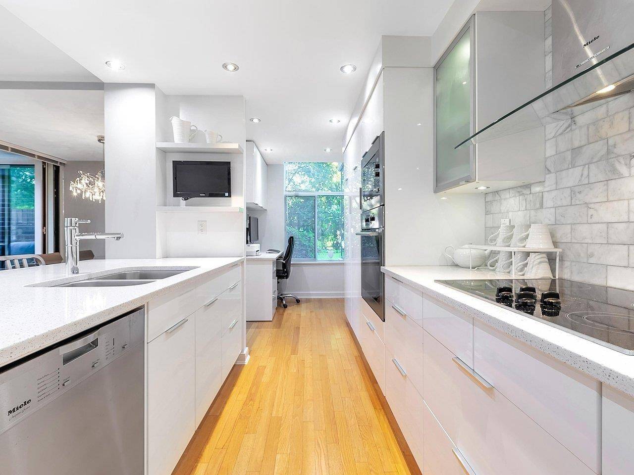 Vancouver, BC V6L 3B7,4101 Yew ST #114