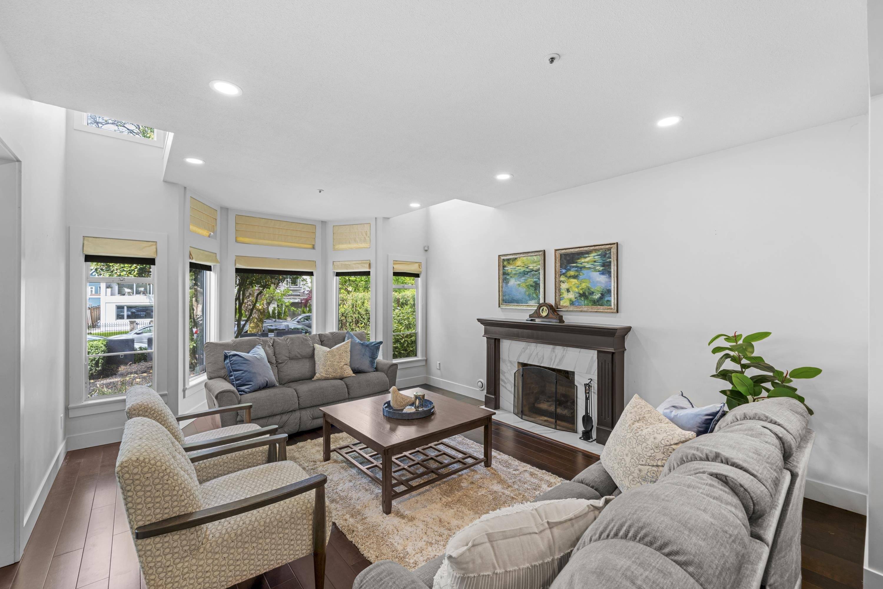 Vancouver, BC V5Z 1T8,618 W 17th AVE