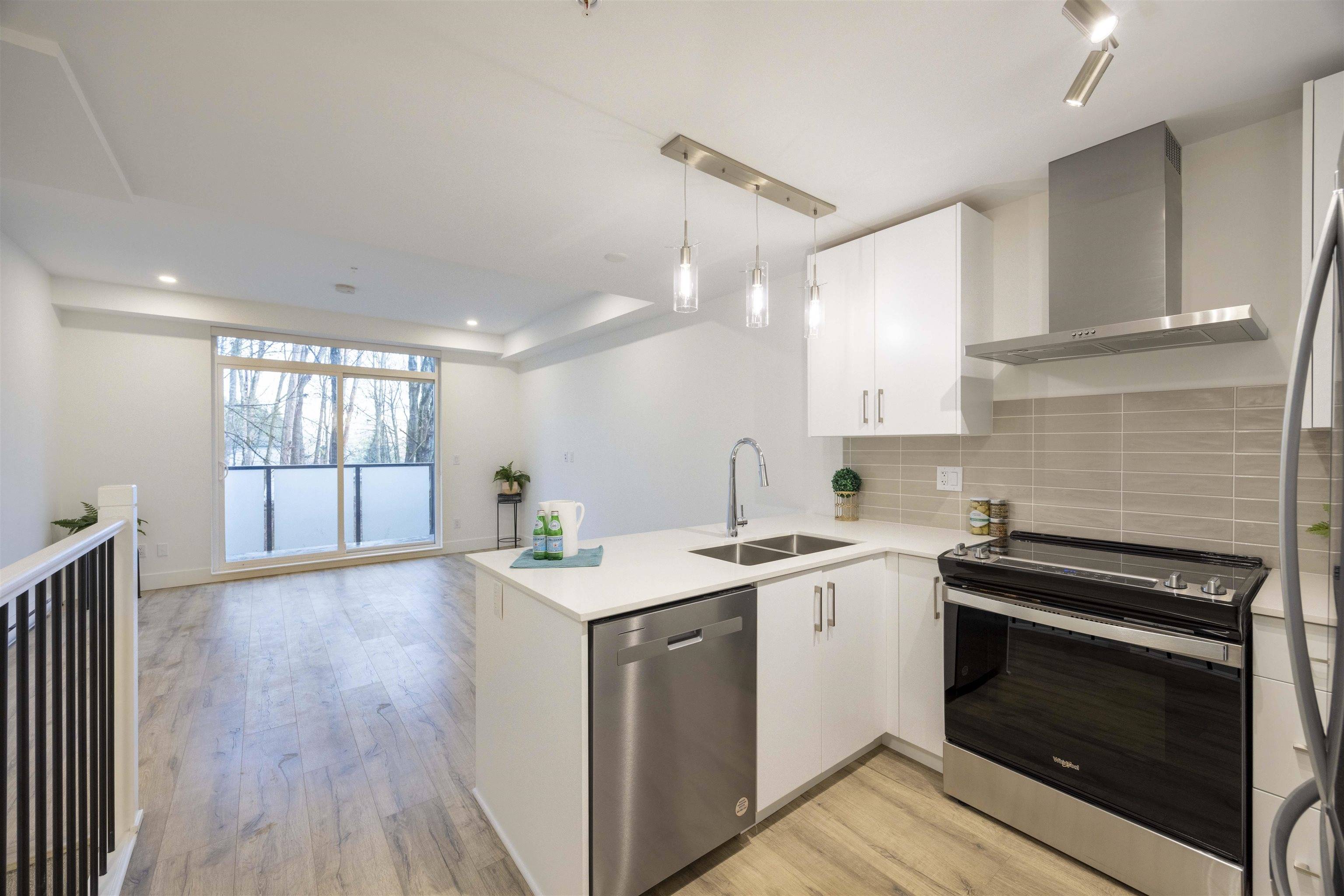 Surrey, BC V3X 1E6,6328 King George BLVD #37
