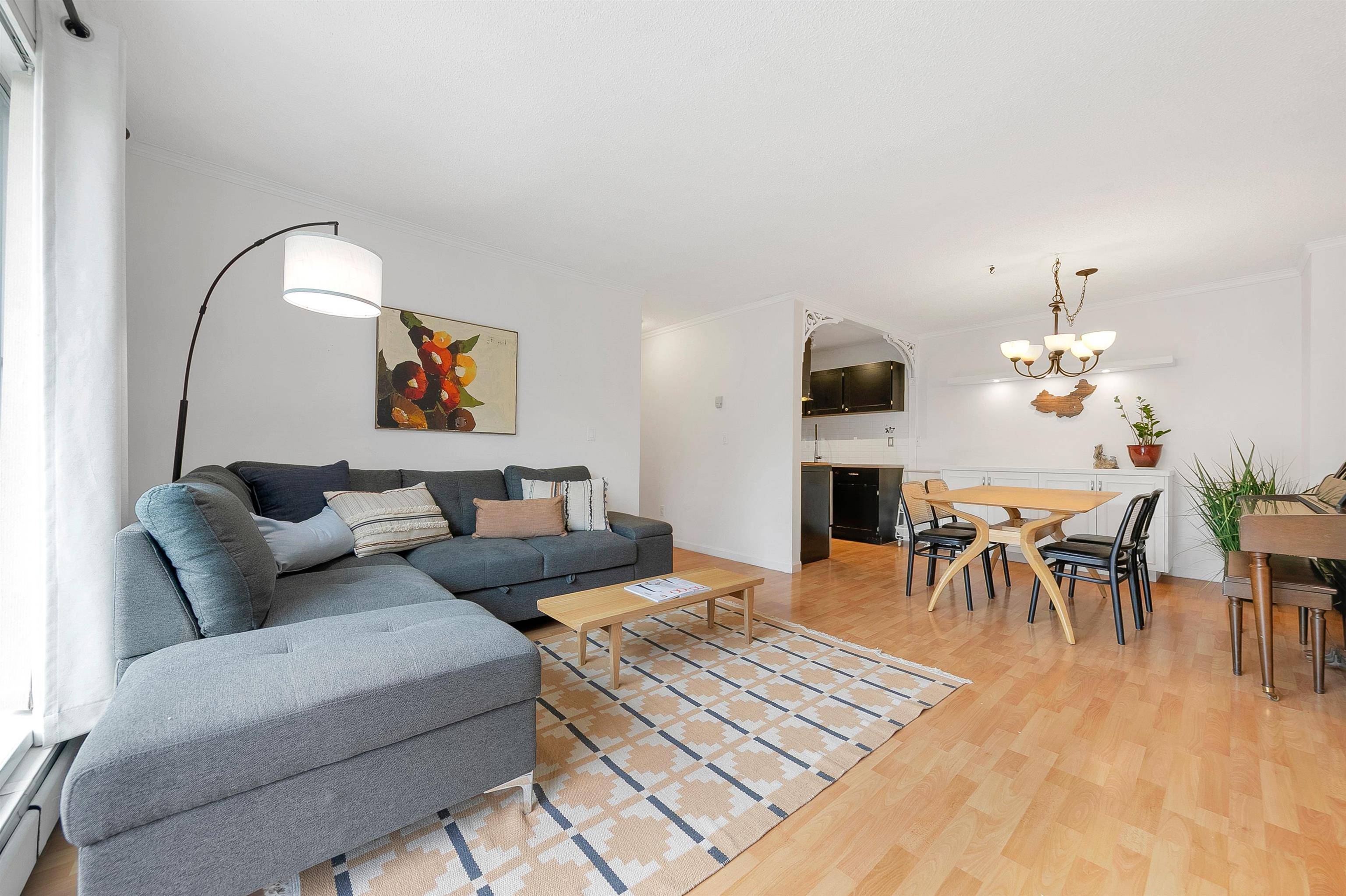 North Vancouver, BC V7P 1R2,809 W 16th ST #301