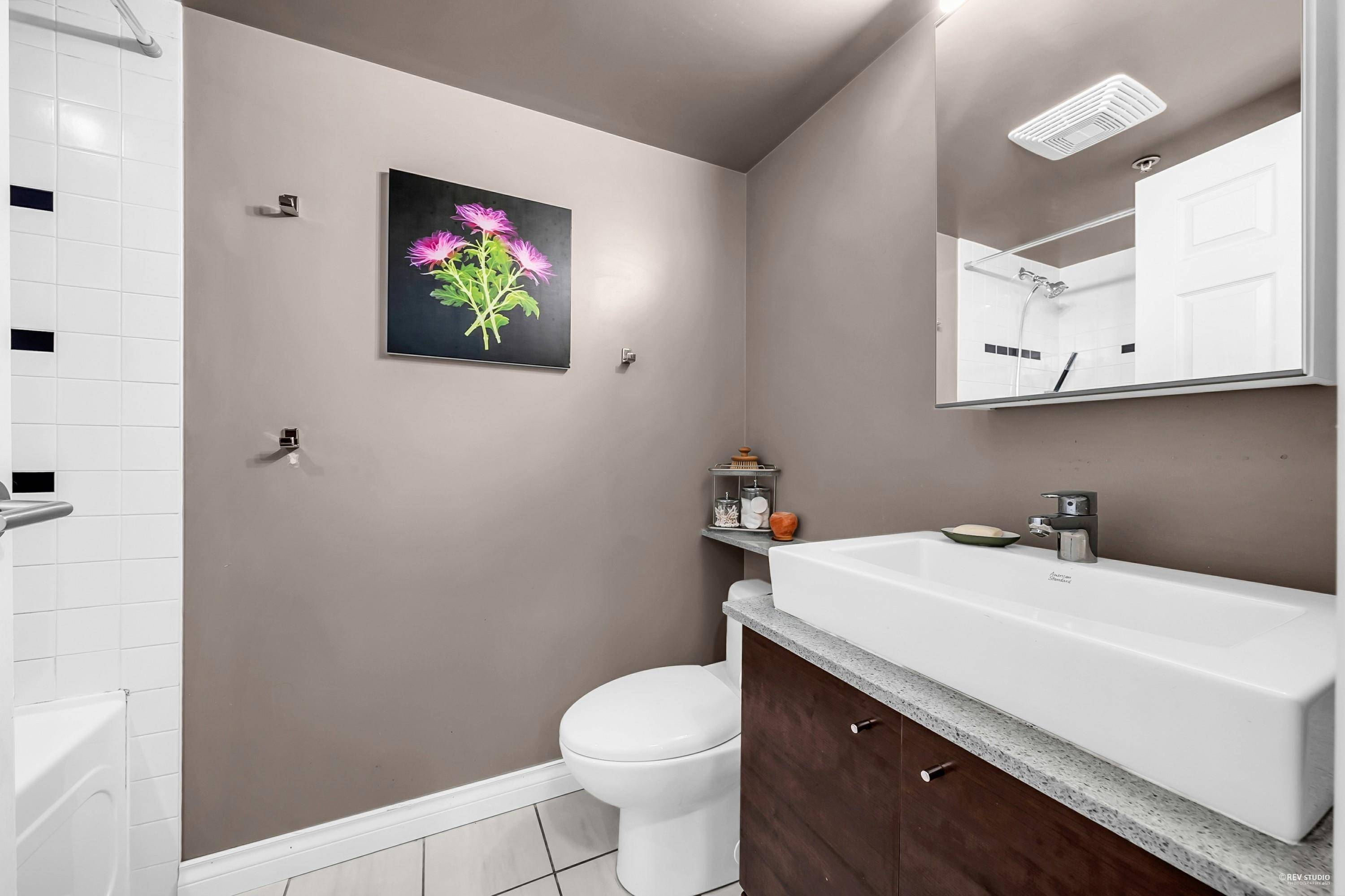 Burnaby, BC V5C 0A1,4178 Dawson ST #202