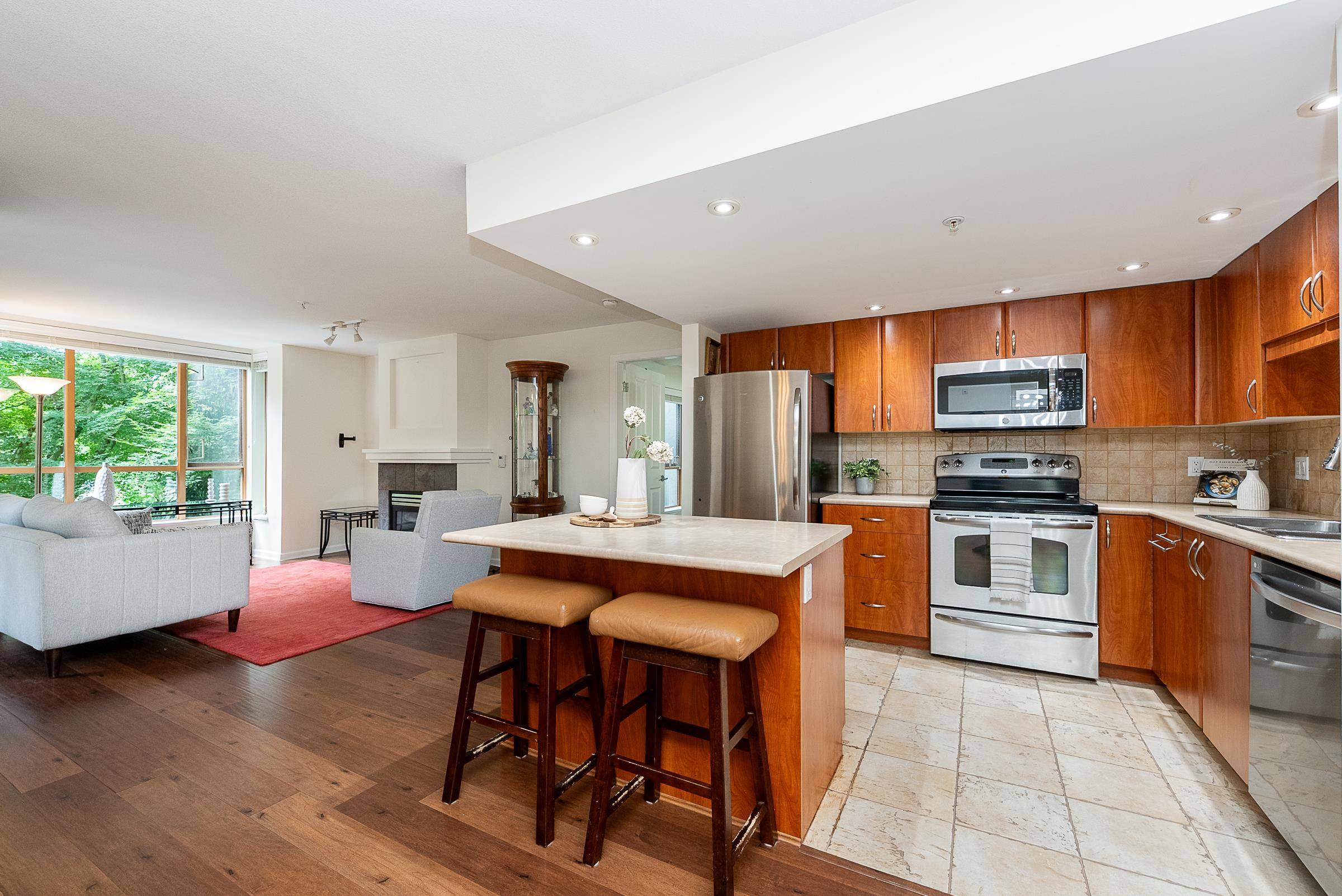 Port Moody, BC V3H 5J6,285 Newport DR #219