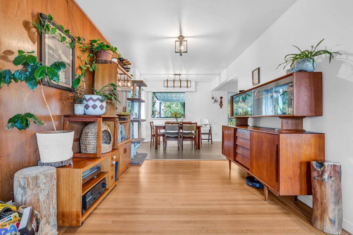 North Vancouver, BC V7L 2X1,852 E 17th ST