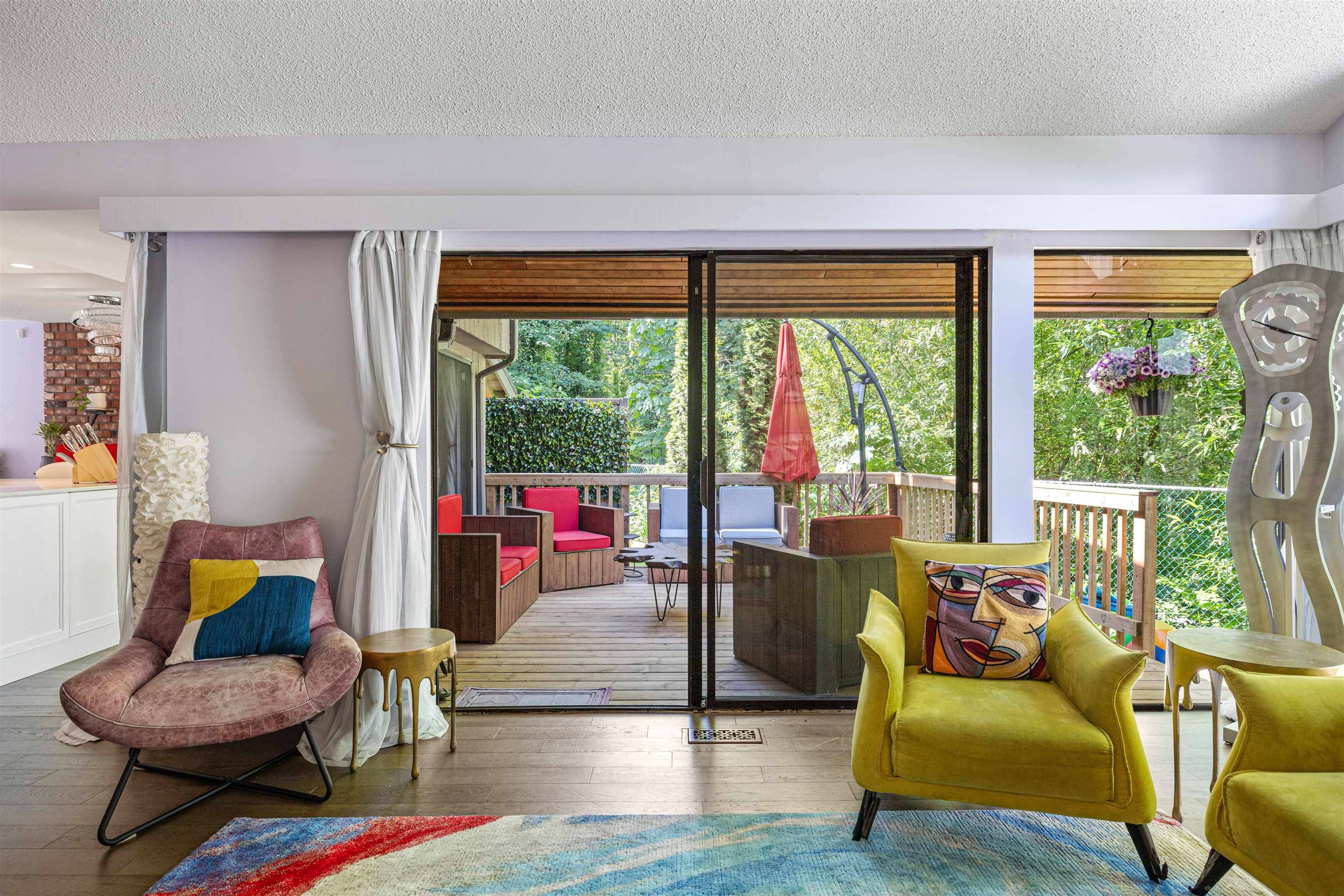 North Vancouver, BC V7R 4H4,2873 Capilano RD