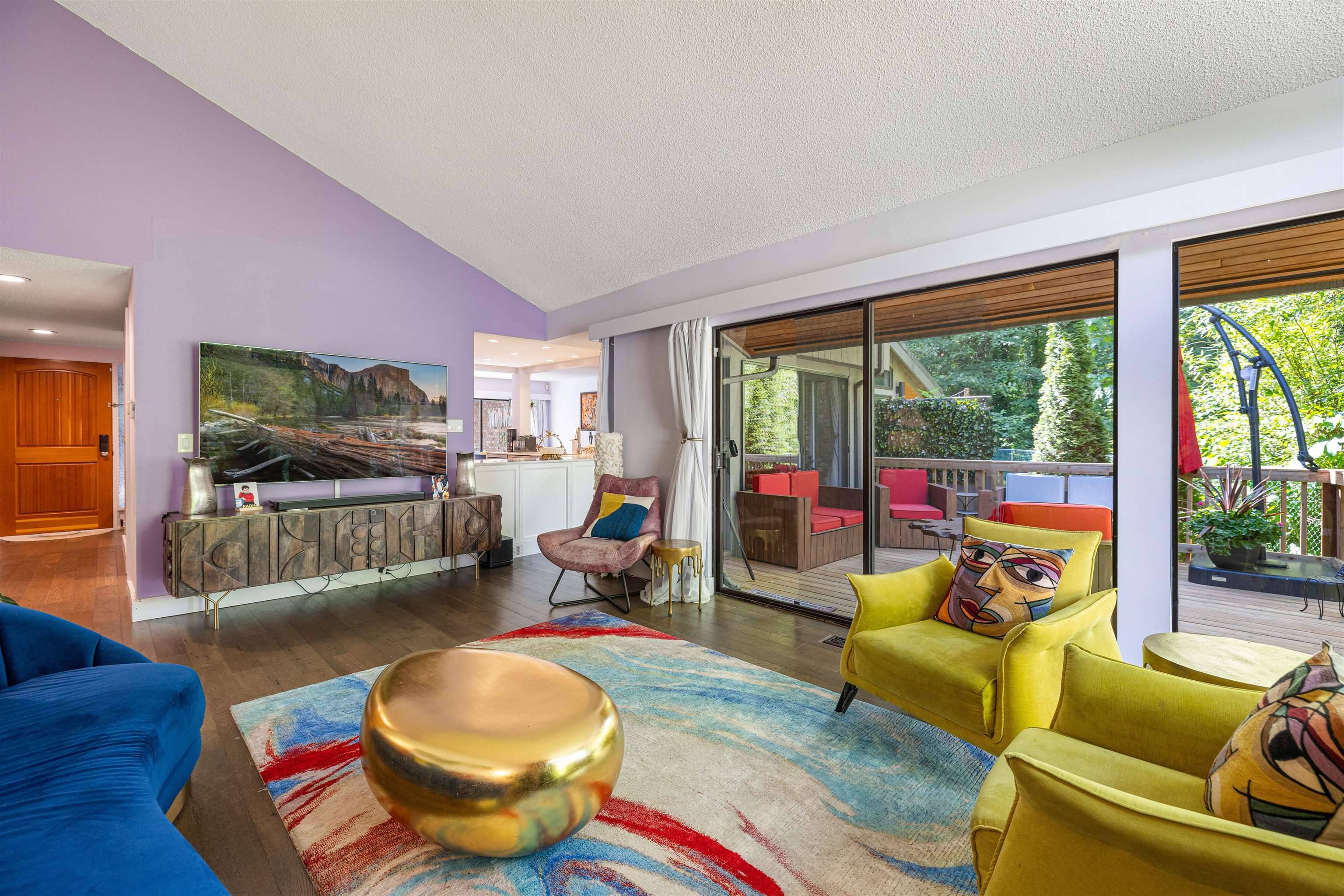 North Vancouver, BC V7R 4H4,2873 Capilano RD