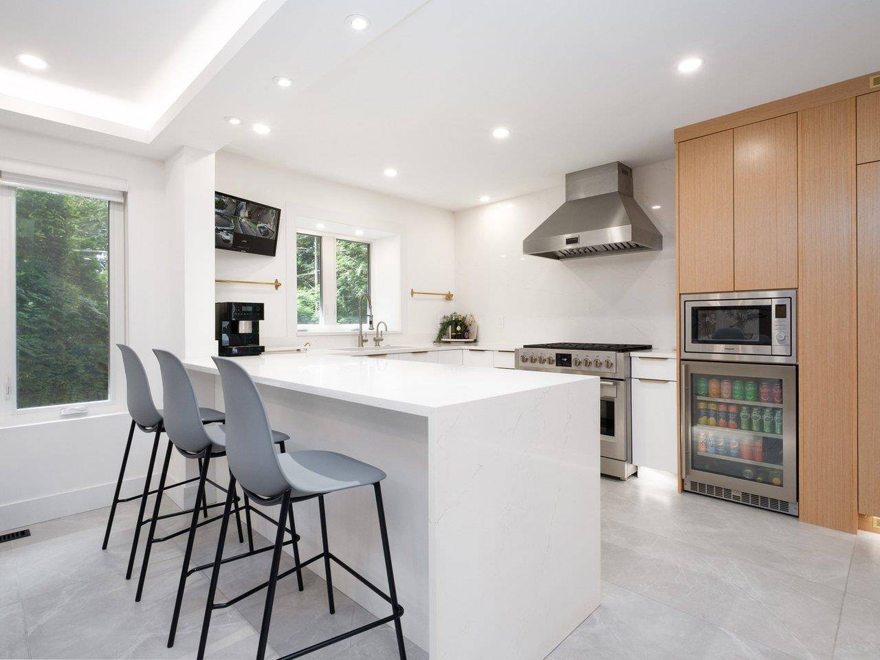 North Vancouver, BC V7R 4J6,4283 Capilano RD