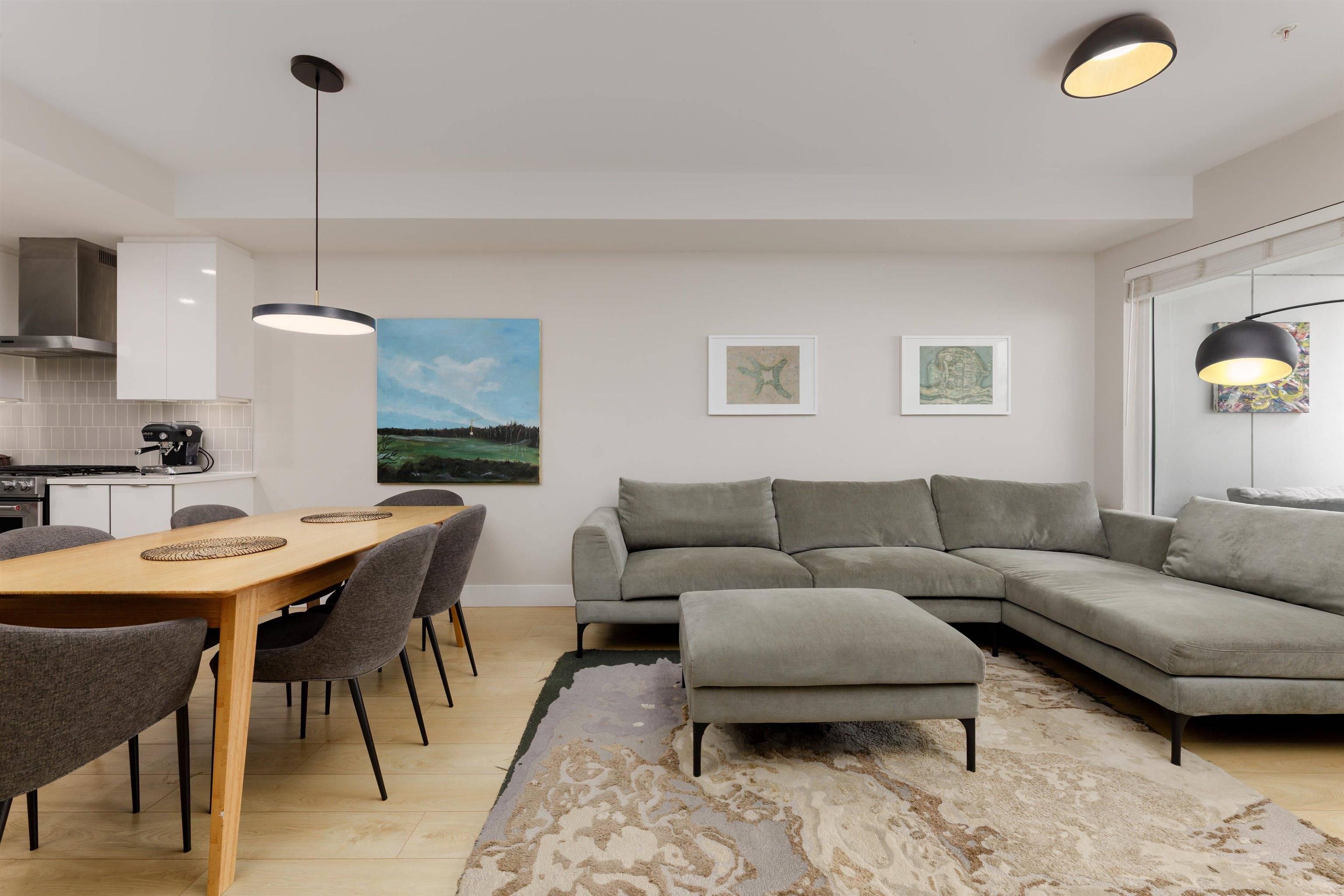 North Vancouver, BC V7J 0C9,1496 Charlotte RD #202