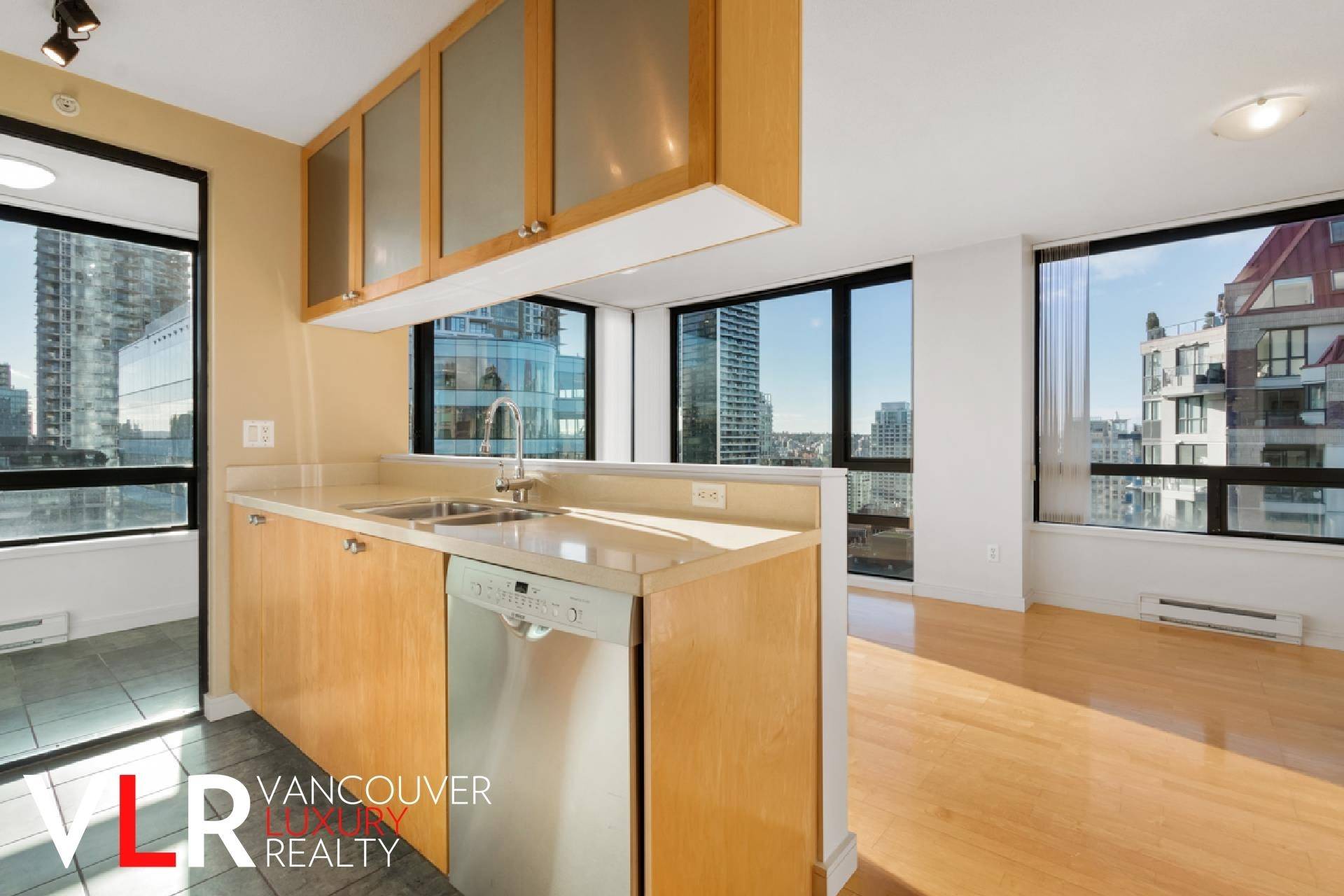Vancouver, BC V6E 4R7,1003 Burnaby Street #1604