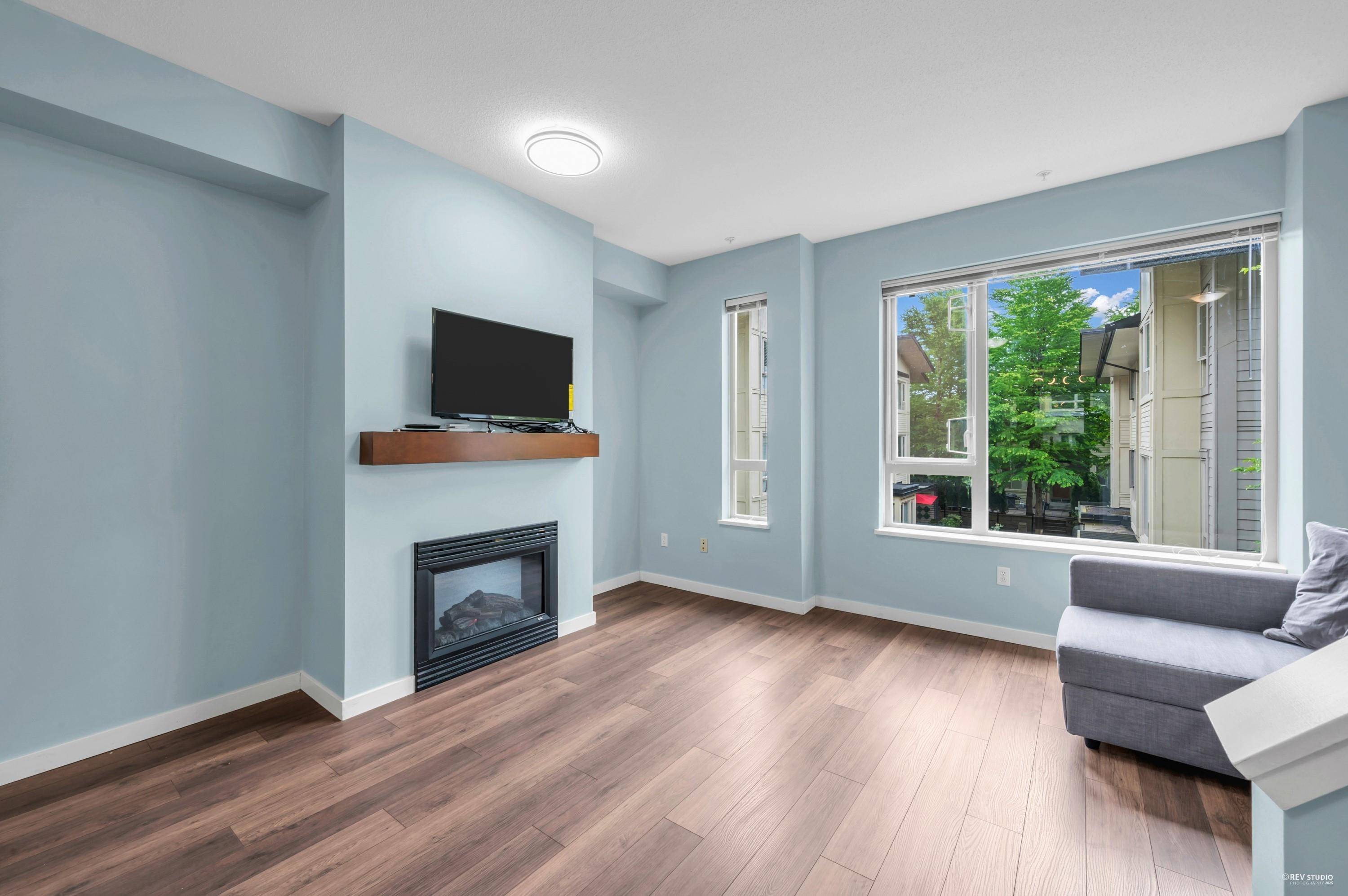 Burnaby, BC V5A 4Z2,9229 University CRES #51