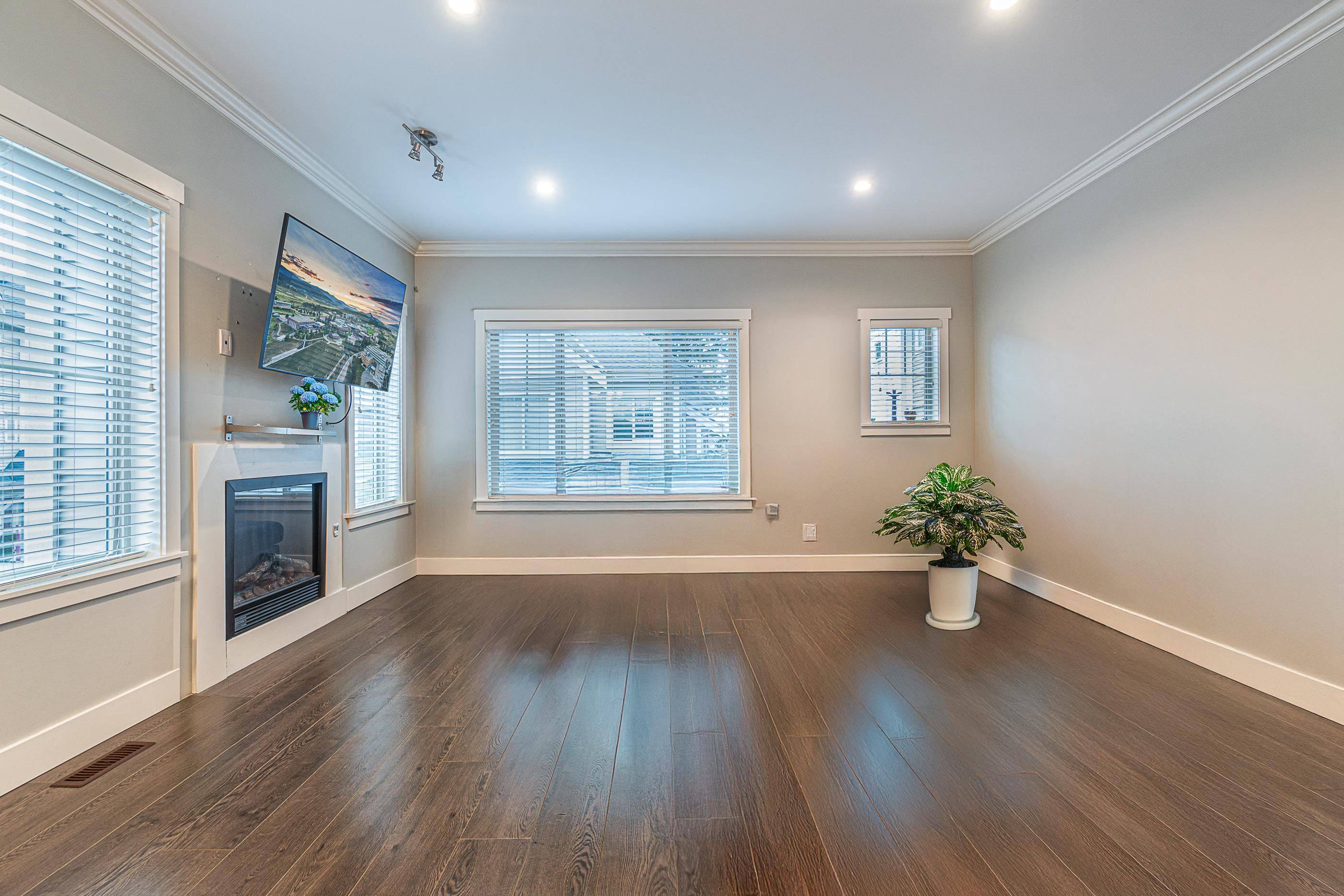 Surrey, BC V3S 6X5,19097 64 AVE #1