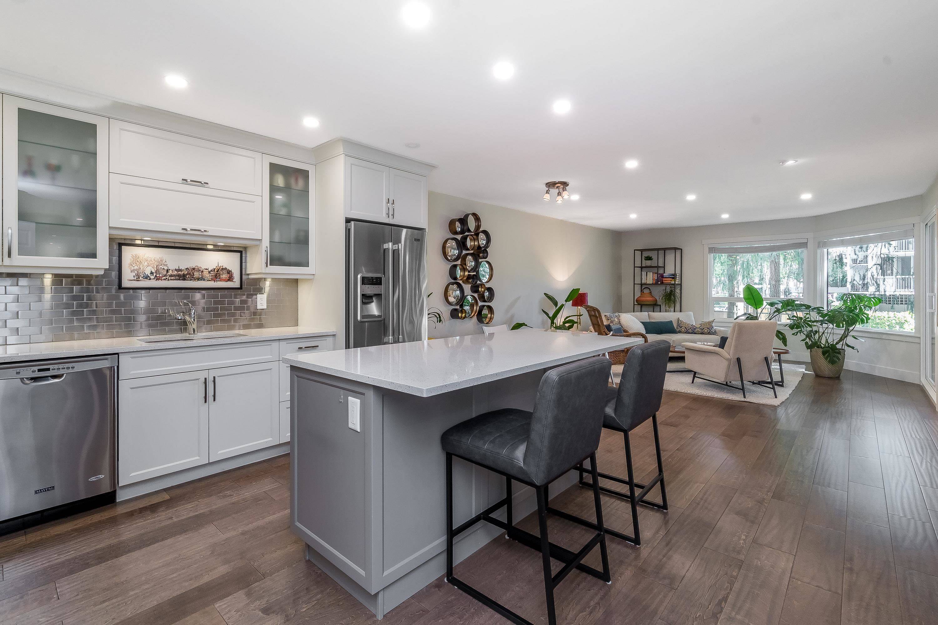 White Rock, BC V4B 5G6,1350 Vidal ST #614