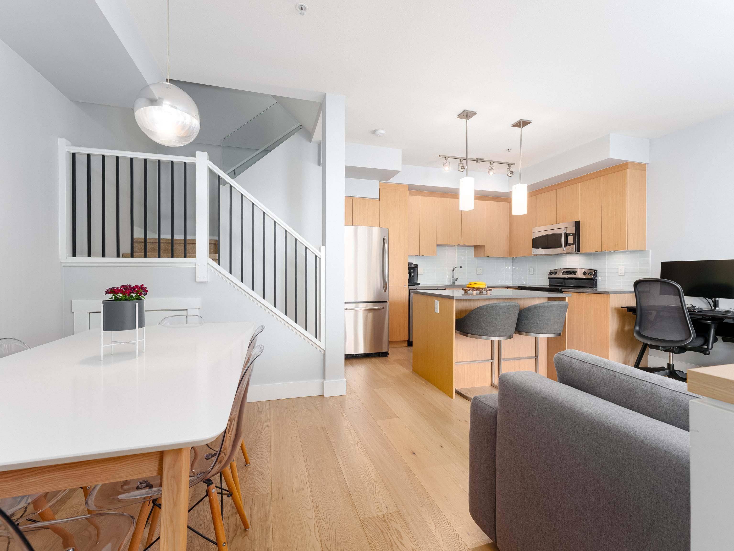 North Vancouver, BC V7M 0B8,735 W 15th ST #223