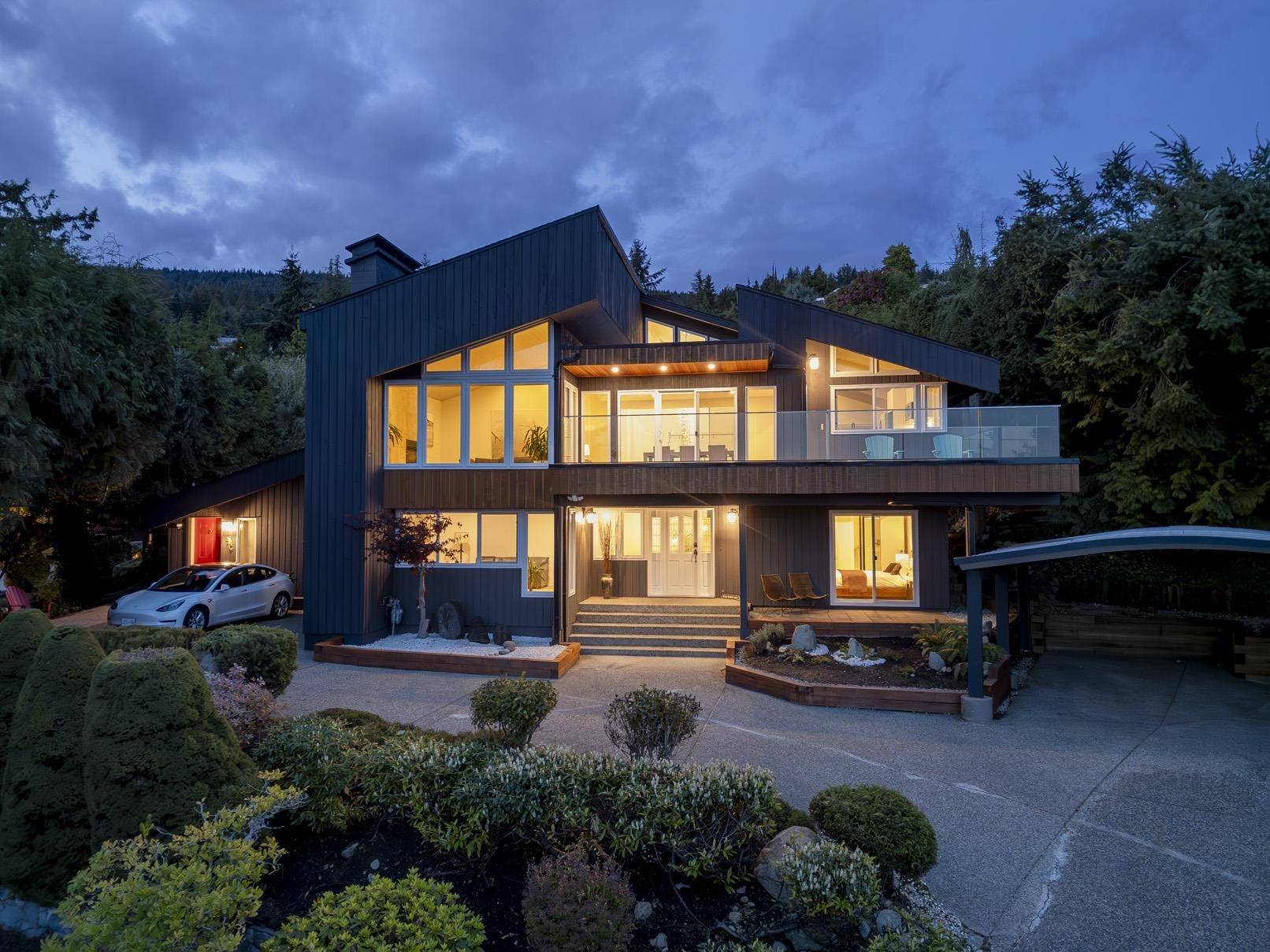West Vancouver, BC V7S 2M7,1361 Camridge RD