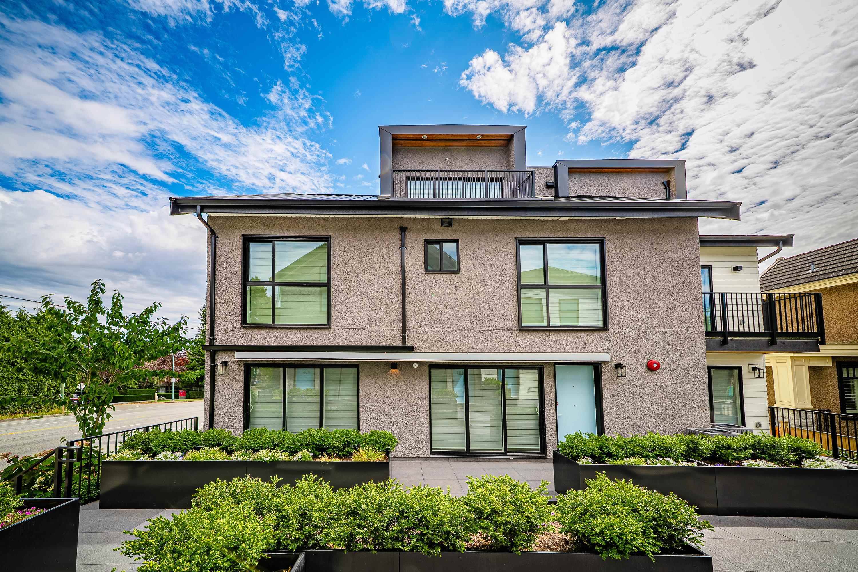Vancouver, BC V6P 1V7,7357 Oak ST