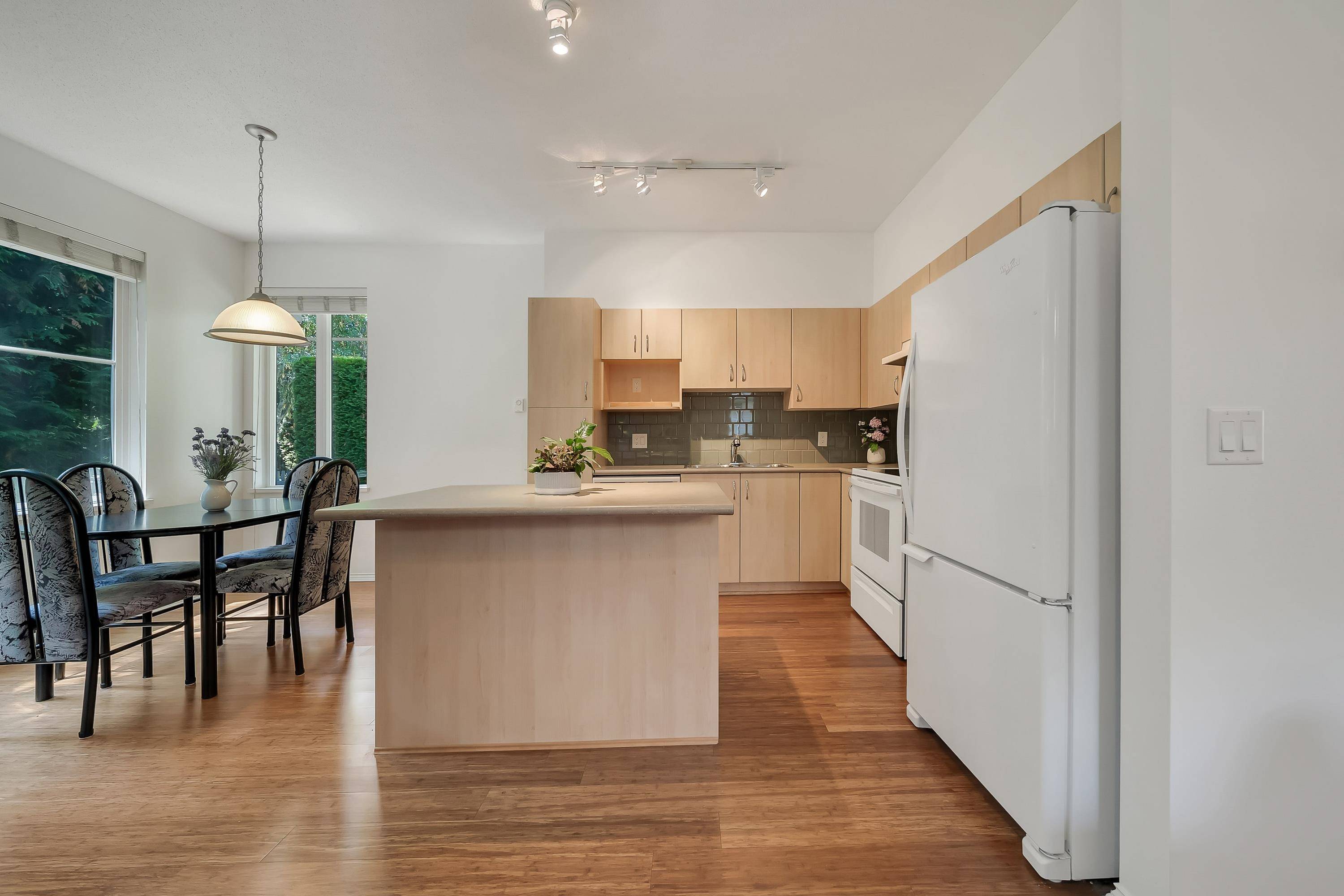 Surrey, BC V4N 0Y9,15868 85 AVE #19